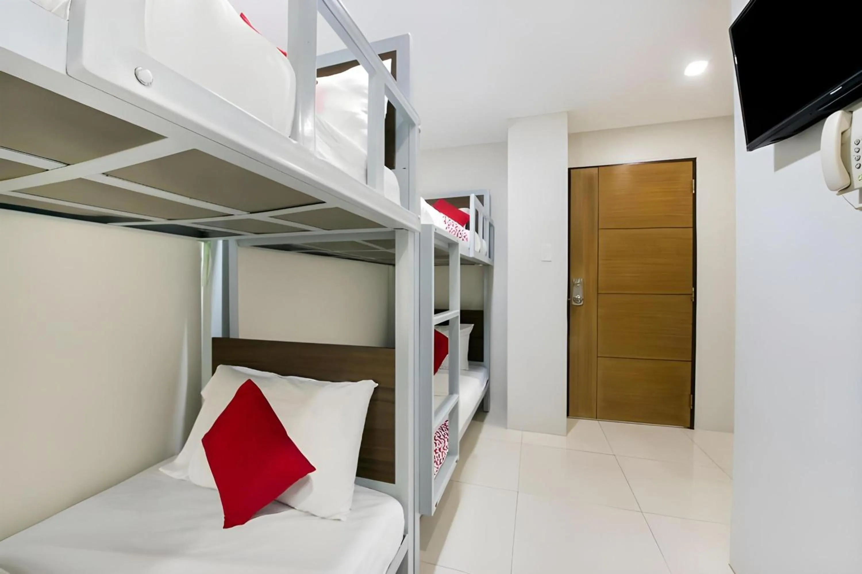 Bedroom, Bed in OYO 152 Sangco Condotel