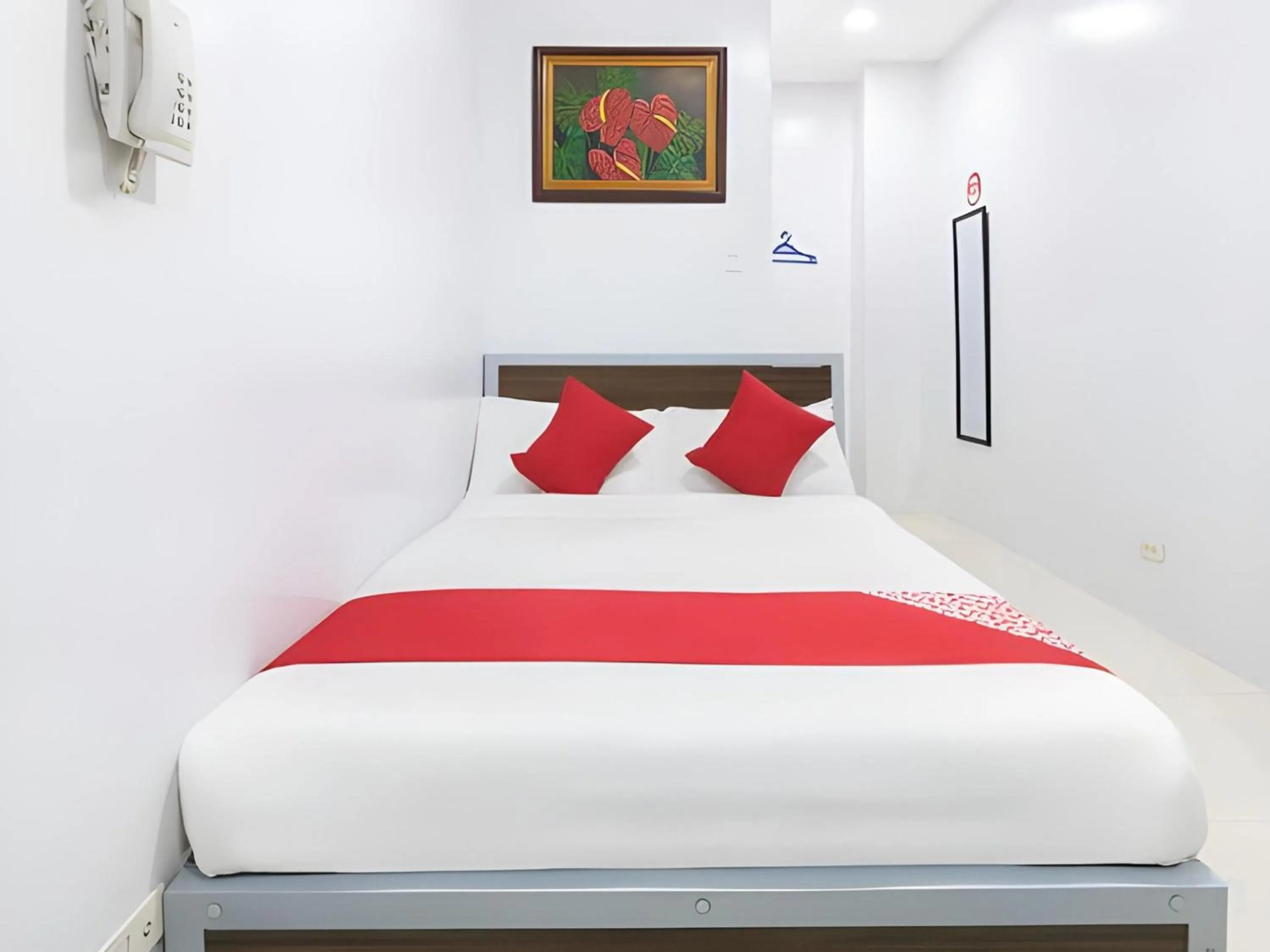 Bedroom, Bed in OYO 152 Sangco Condotel