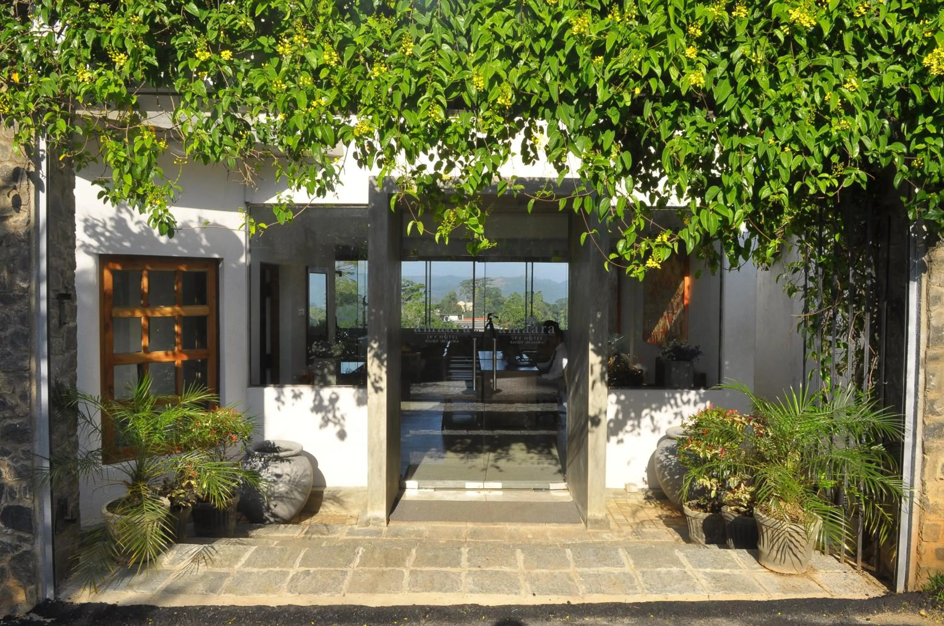 Facade/entrance in Amaara Sky Hotel Kandy