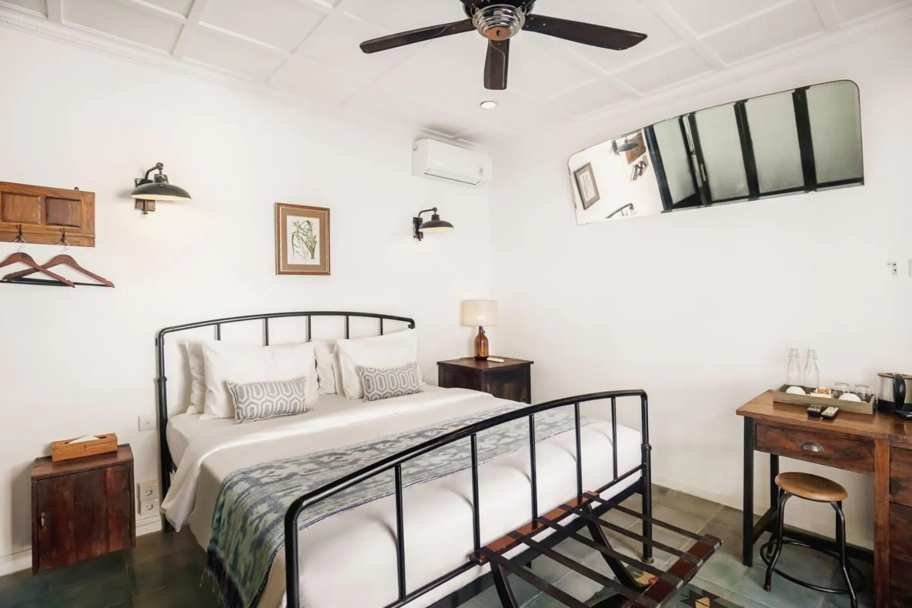 Bedroom, Bed in Brown Feather Hotel