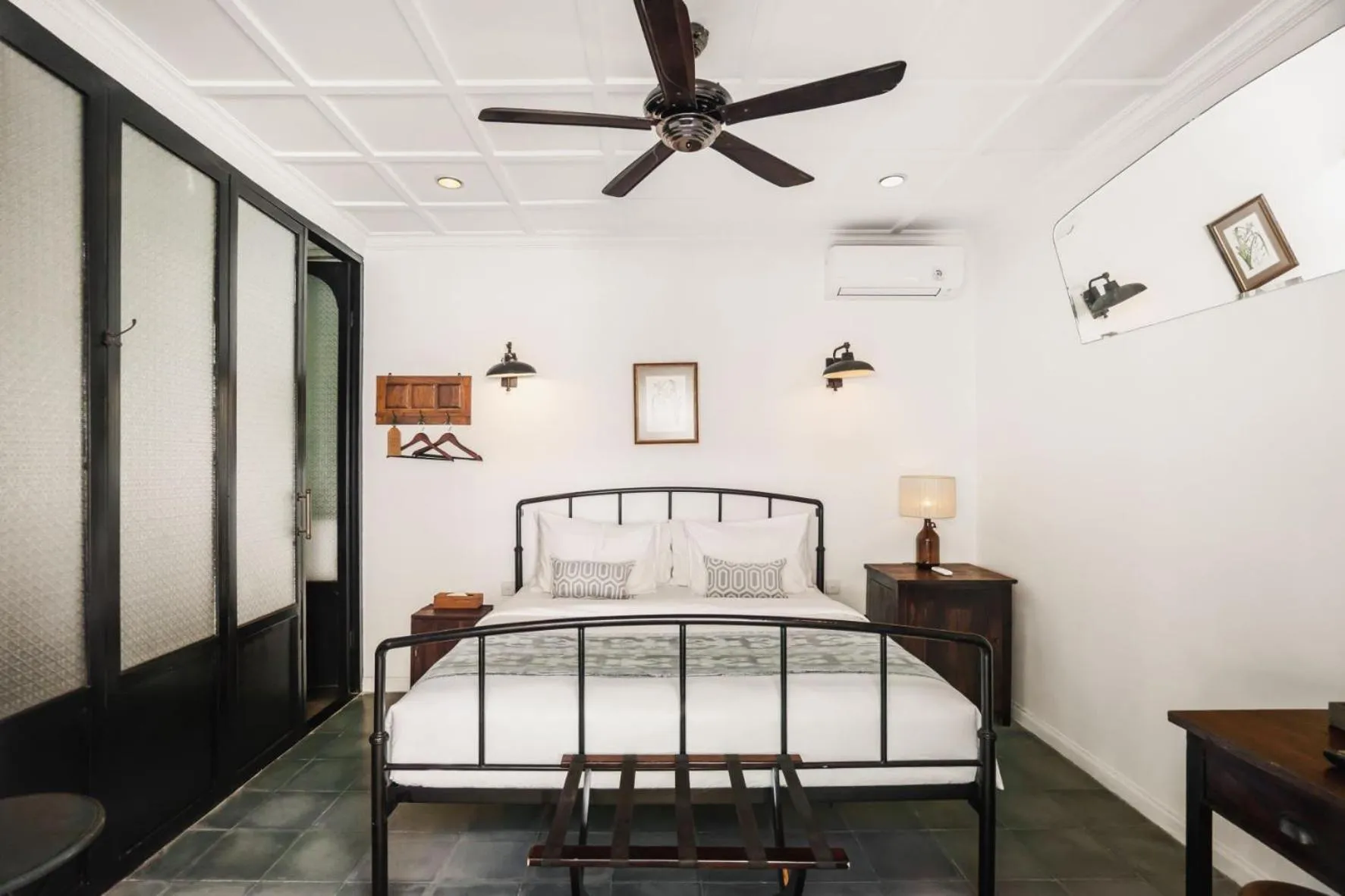 Bedroom, Bed in Brown Feather Hotel