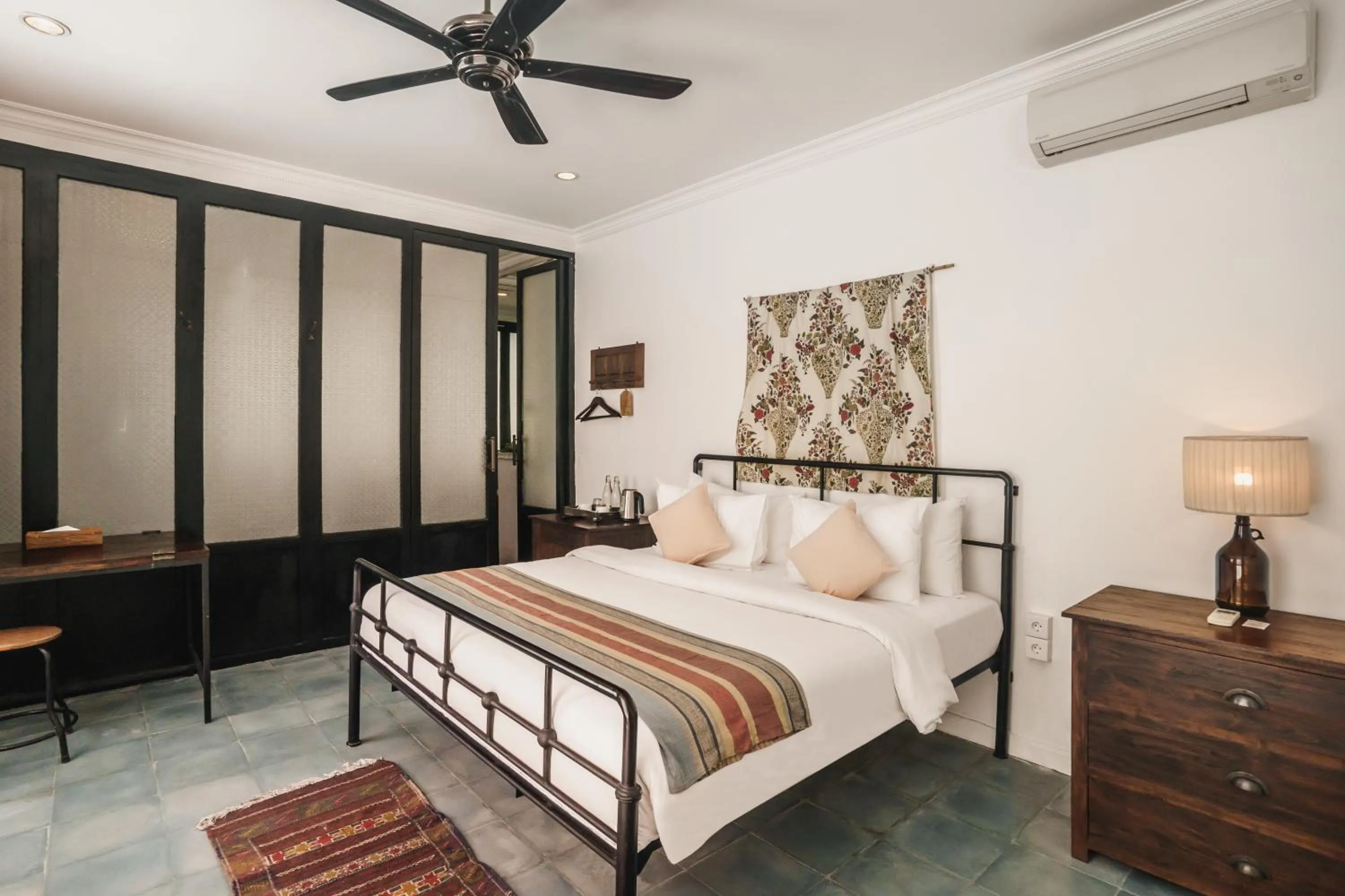 Bedroom, Bed in Brown Feather Hotel