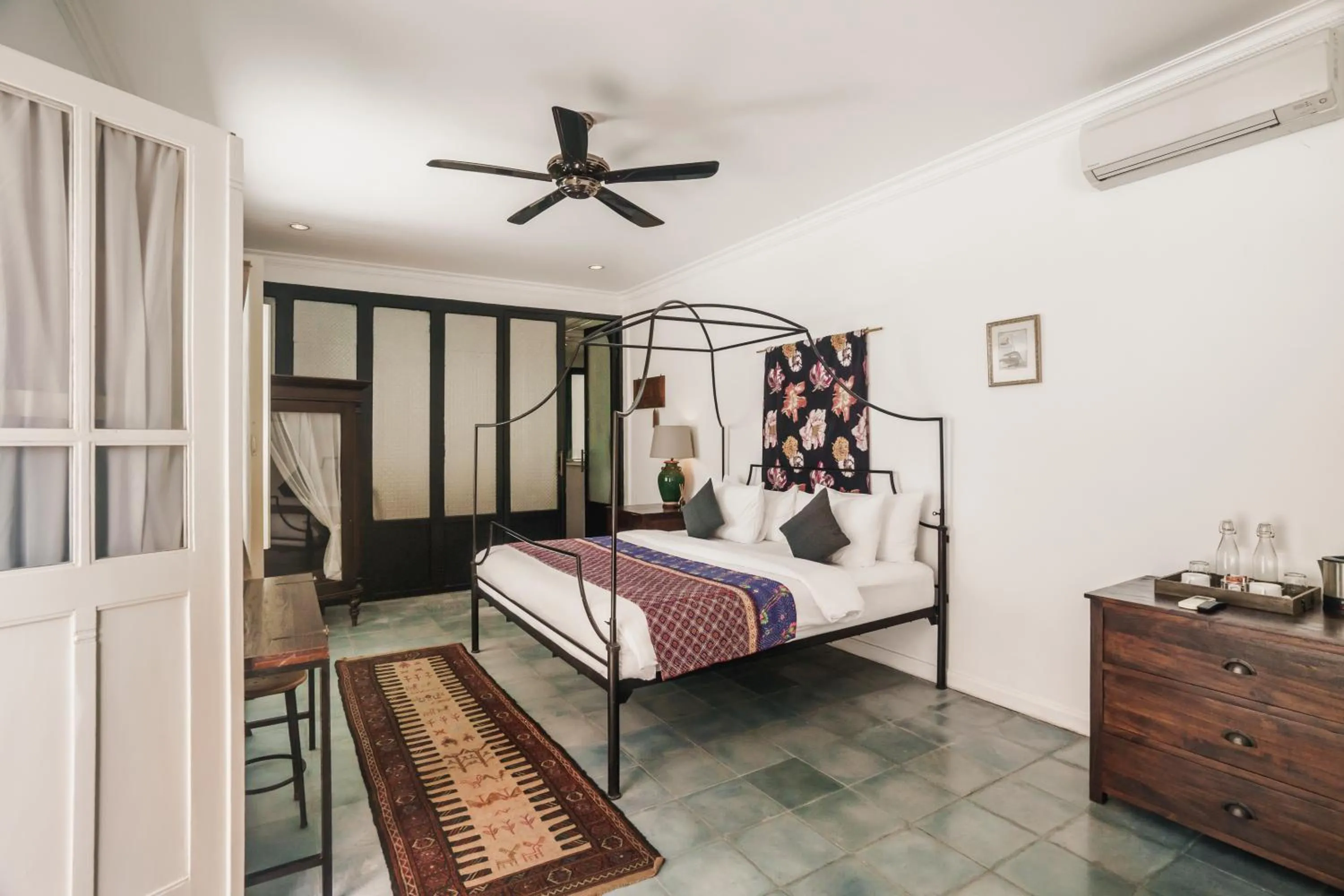 Bedroom, Bed in Brown Feather Hotel