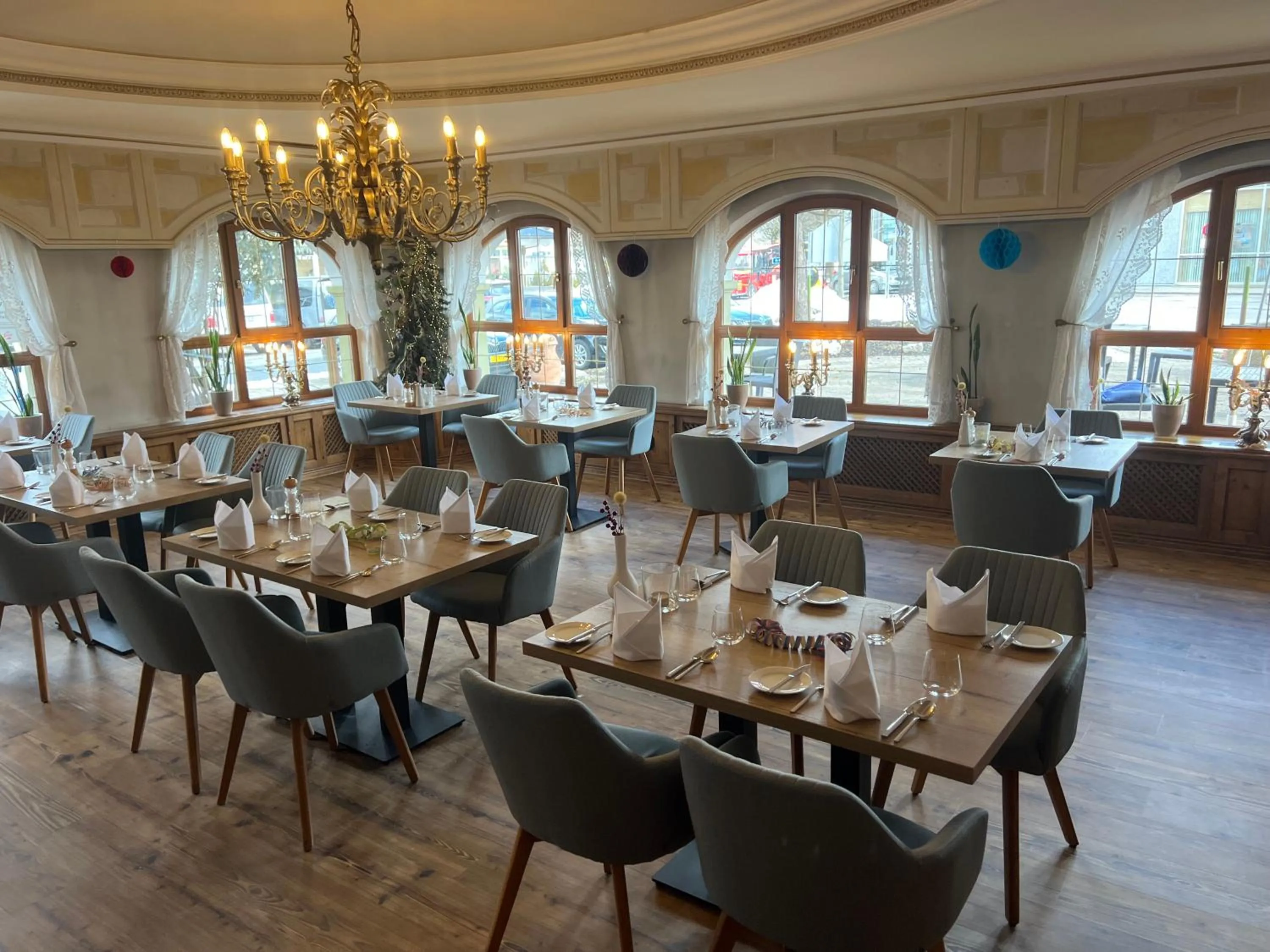 Restaurant/places to eat in Das Traditionshotel Schwarzer Adler