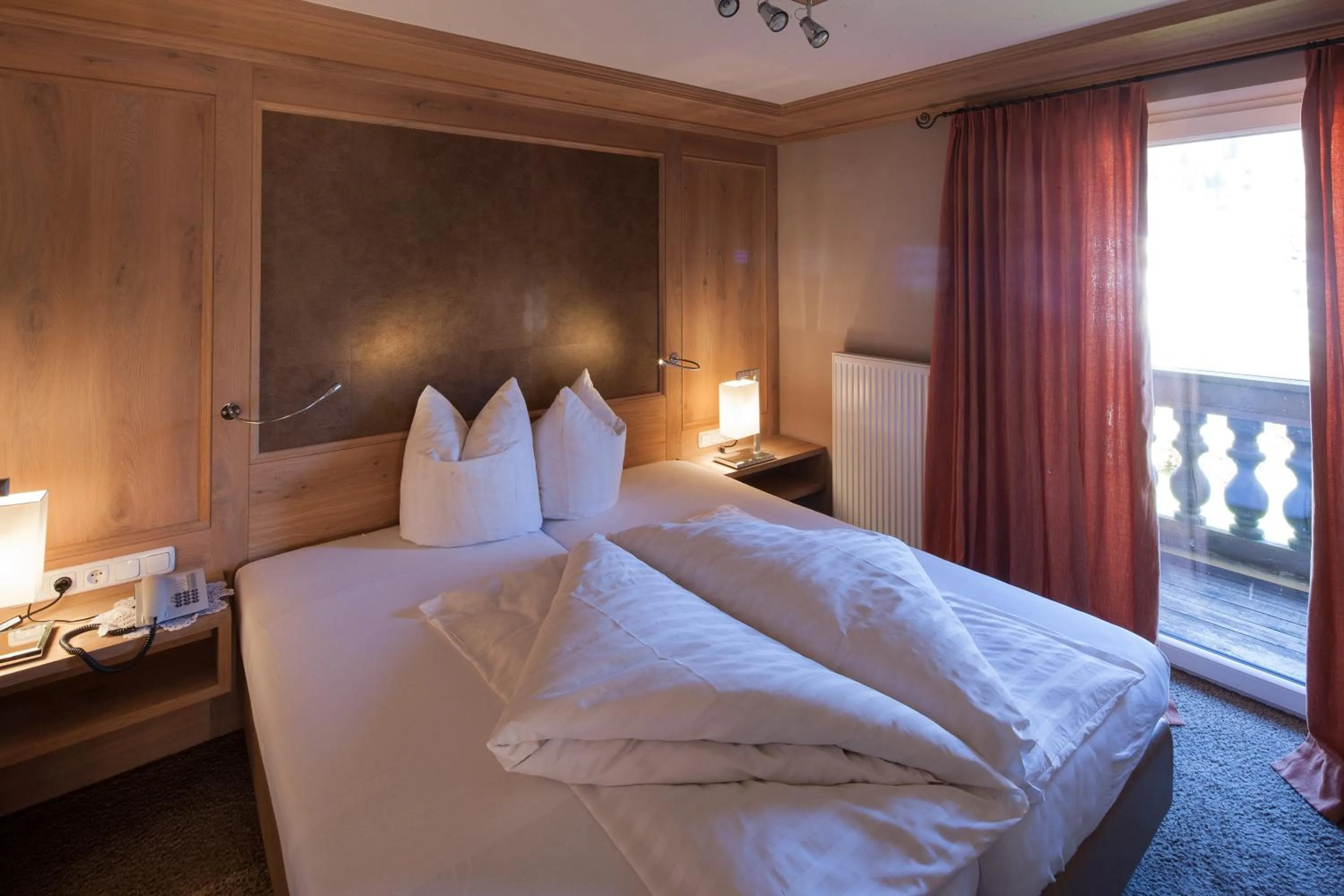 Photo of the whole room, Bed in Das Traditionshotel Schwarzer Adler