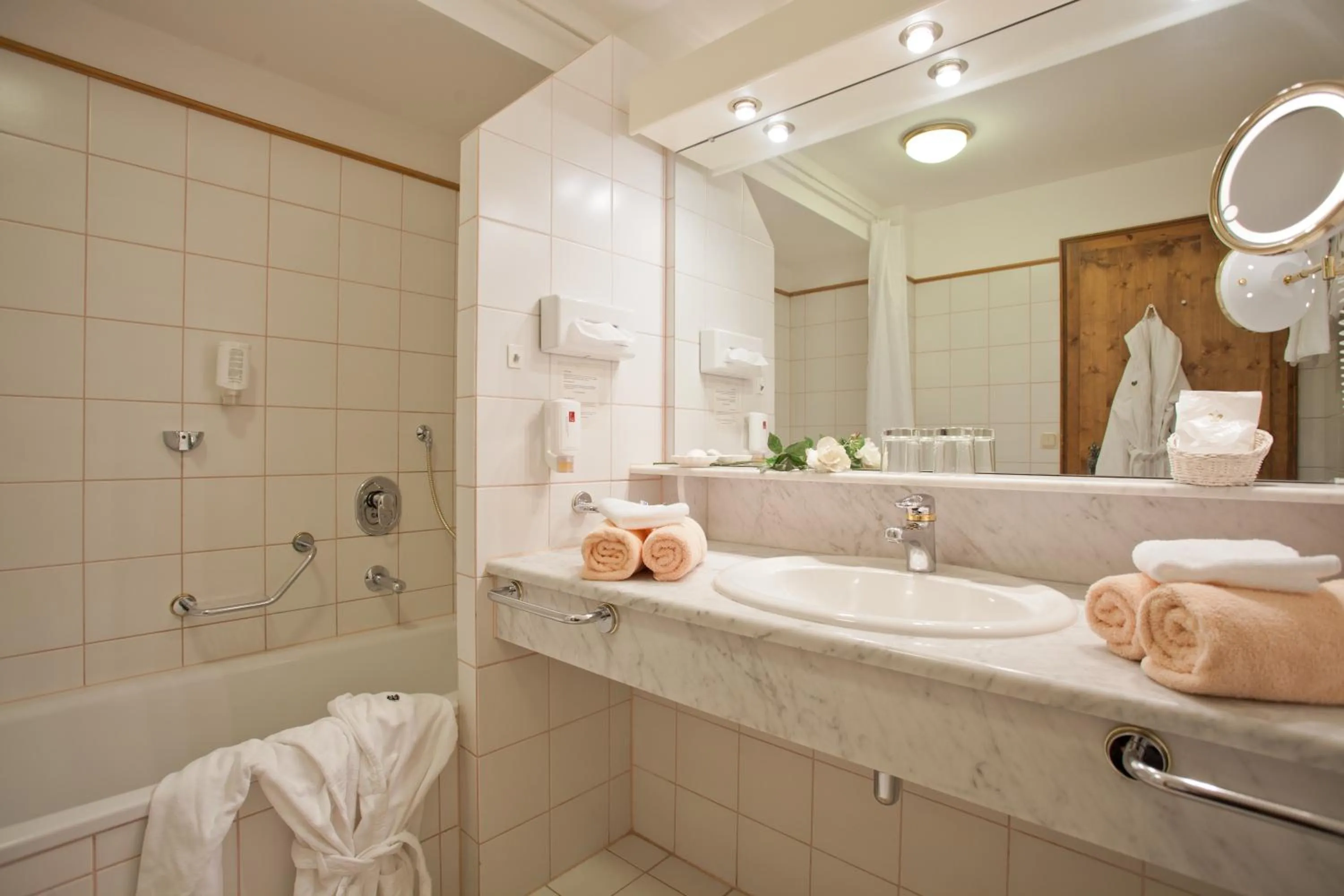 Bathroom in Das Traditionshotel Schwarzer Adler