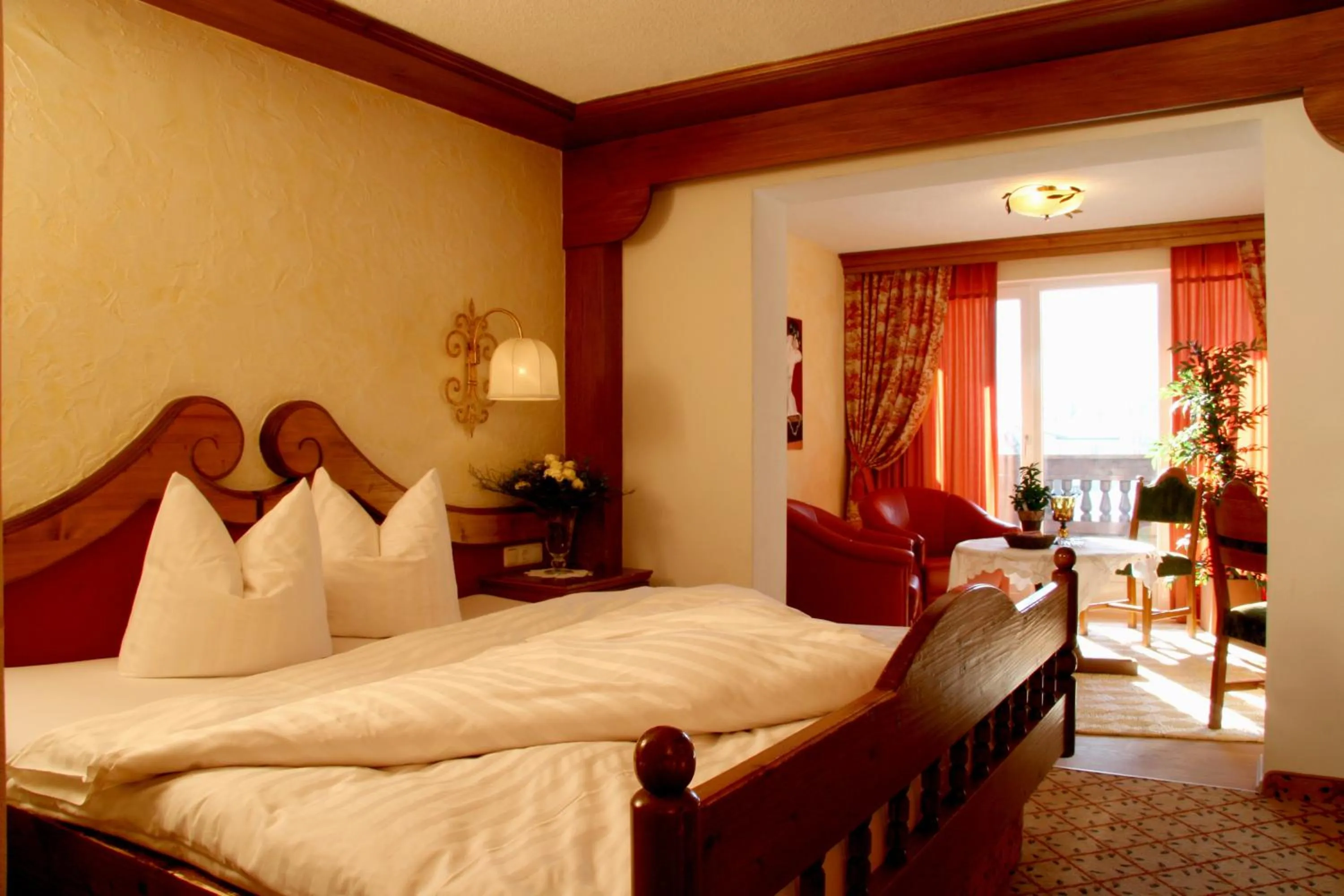 Photo of the whole room, Bed in Das Traditionshotel Schwarzer Adler