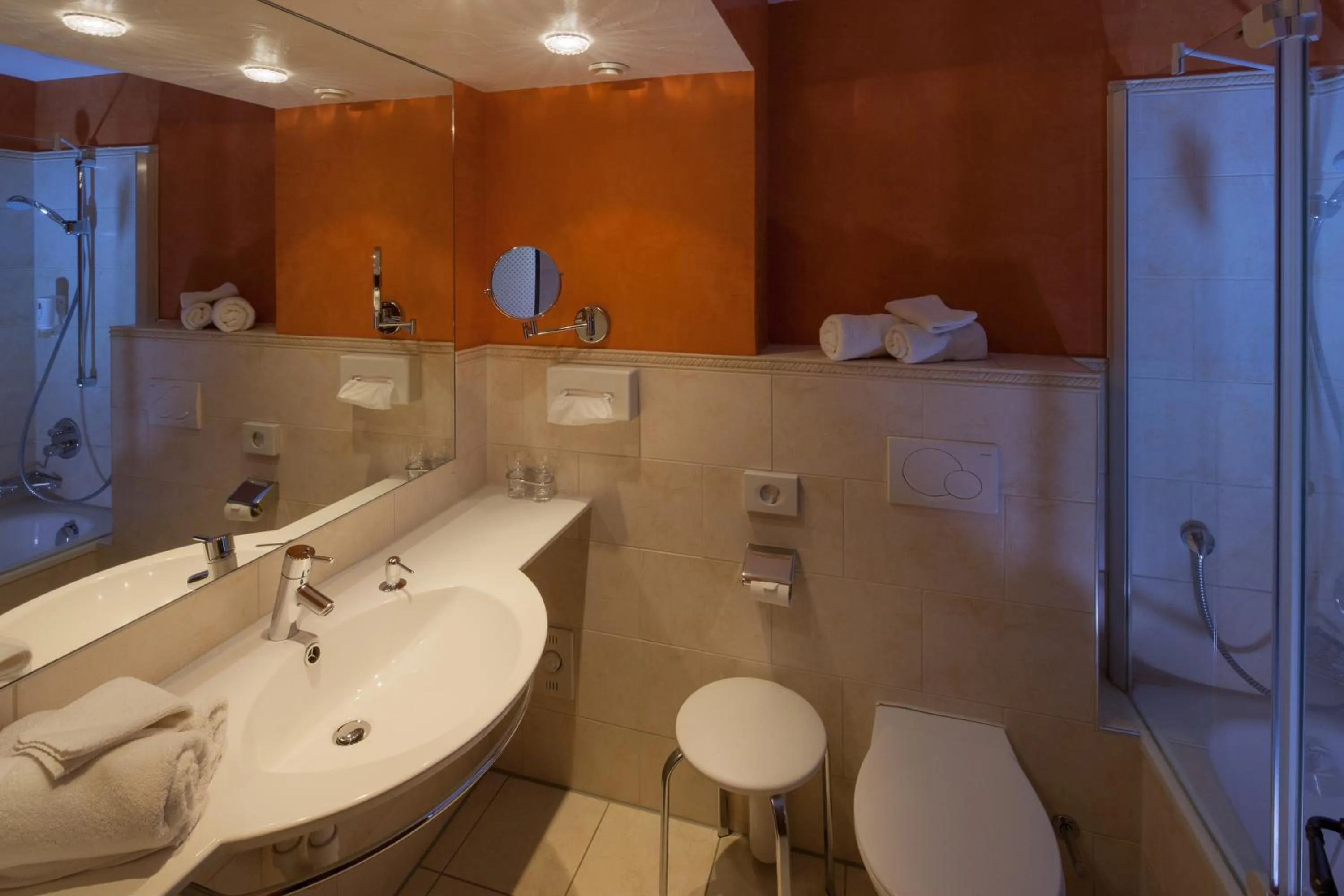 Bathroom in Das Traditionshotel Schwarzer Adler