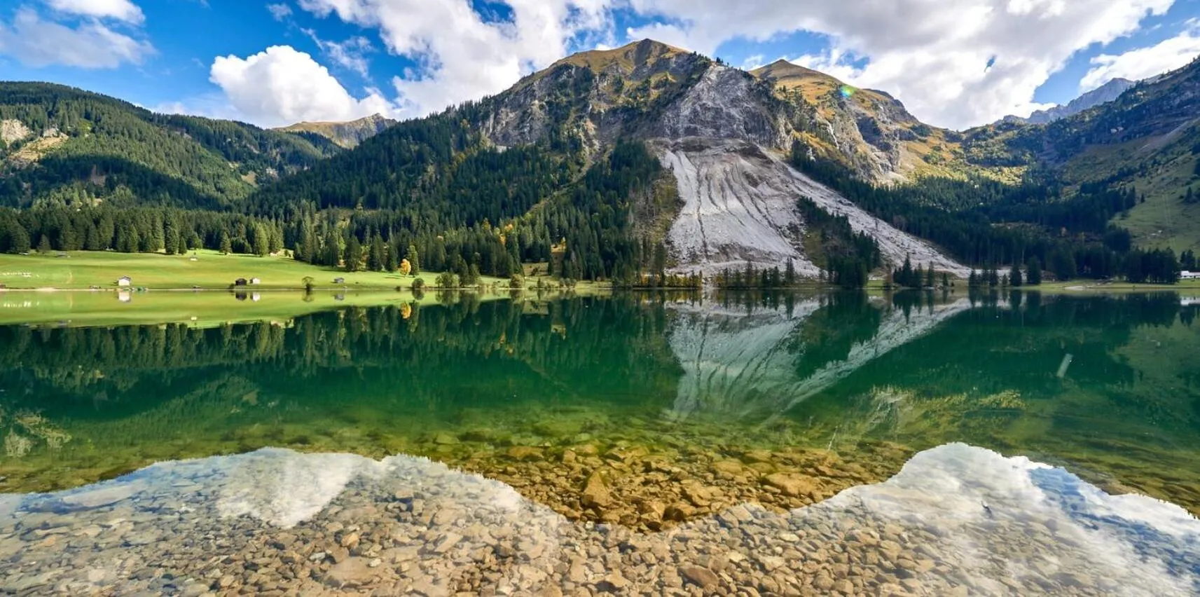 Spring in Das Traditionshotel Schwarzer Adler