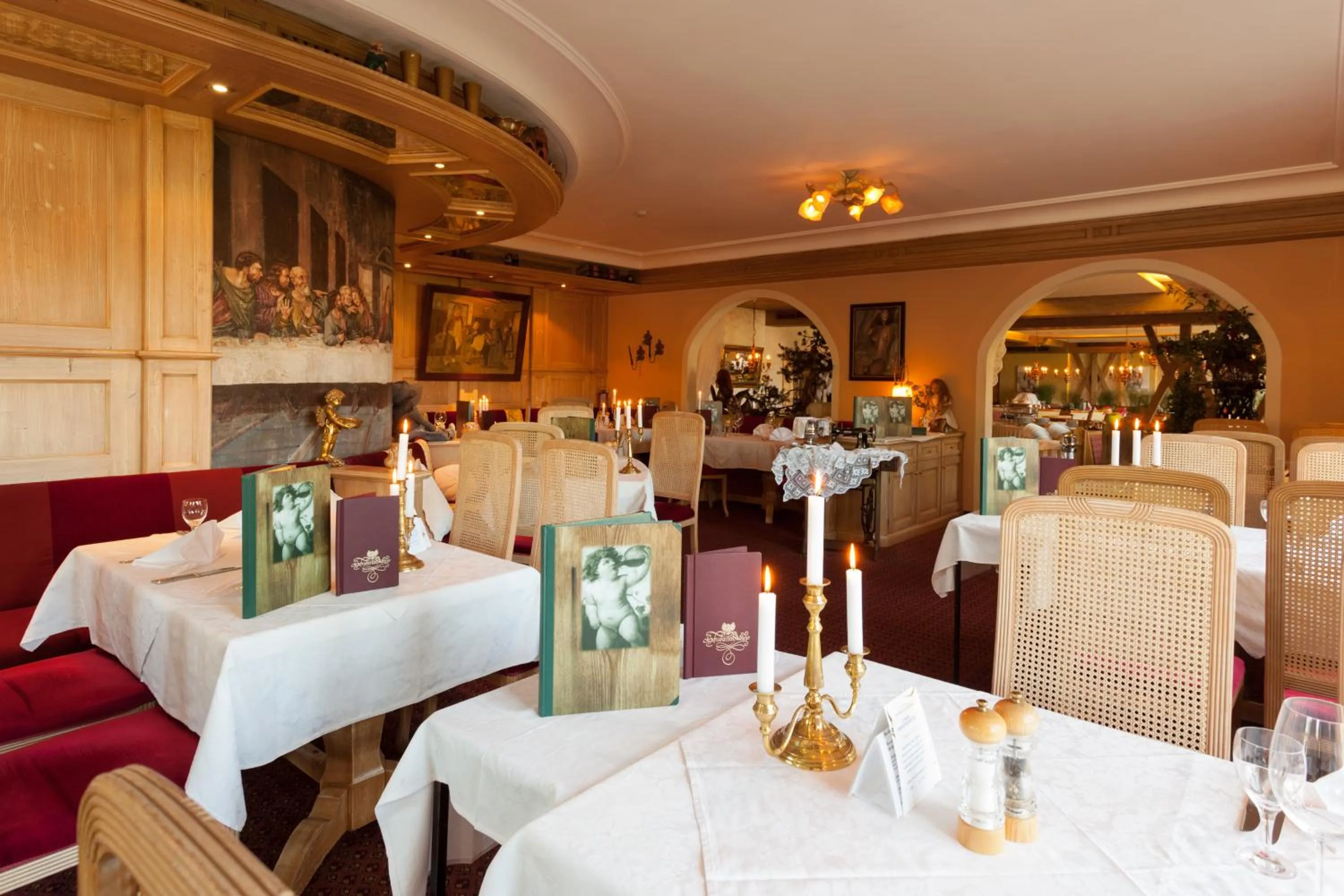 Restaurant/places to eat in Das Traditionshotel Schwarzer Adler