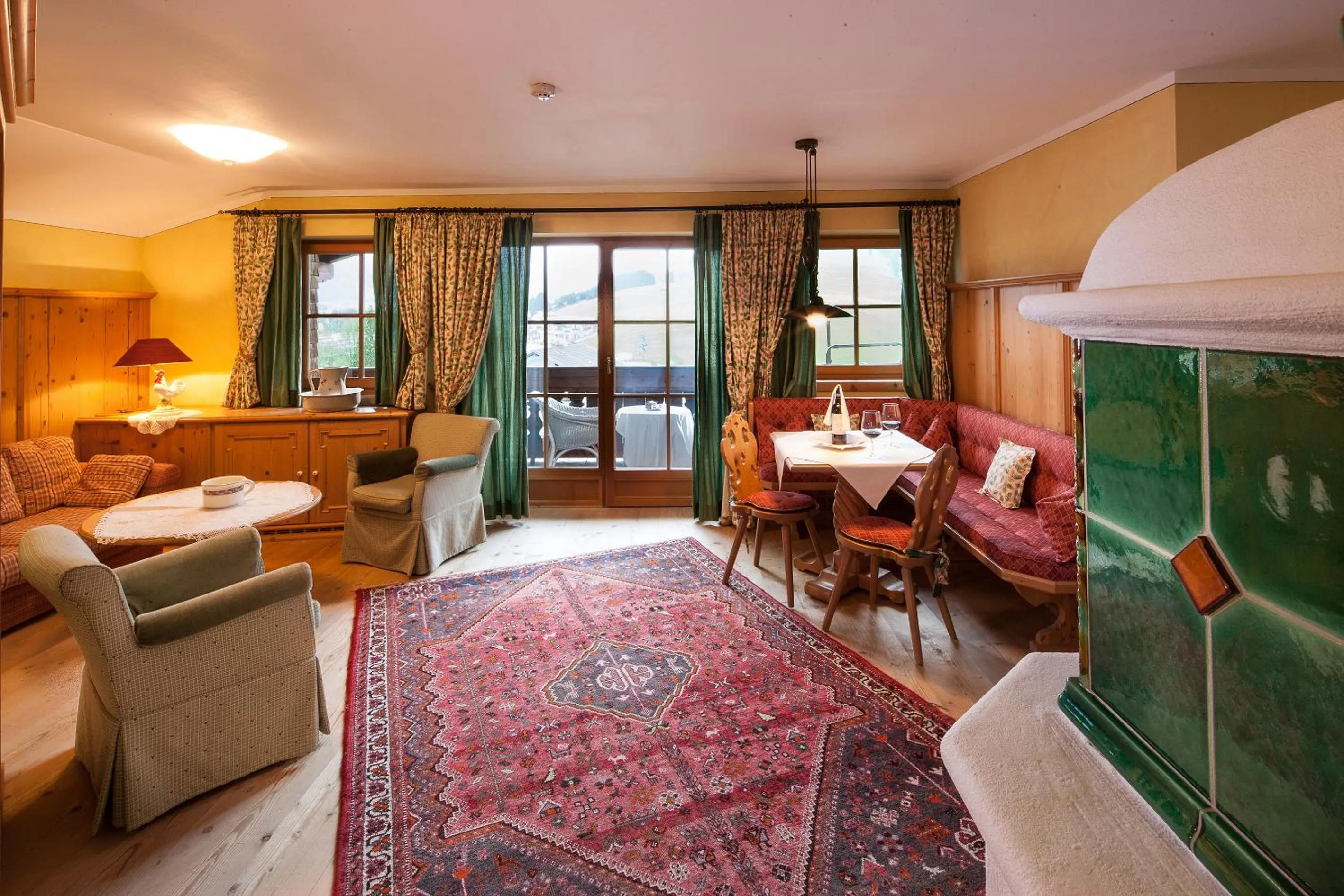 Photo of the whole room, Bed in Das Traditionshotel Schwarzer Adler