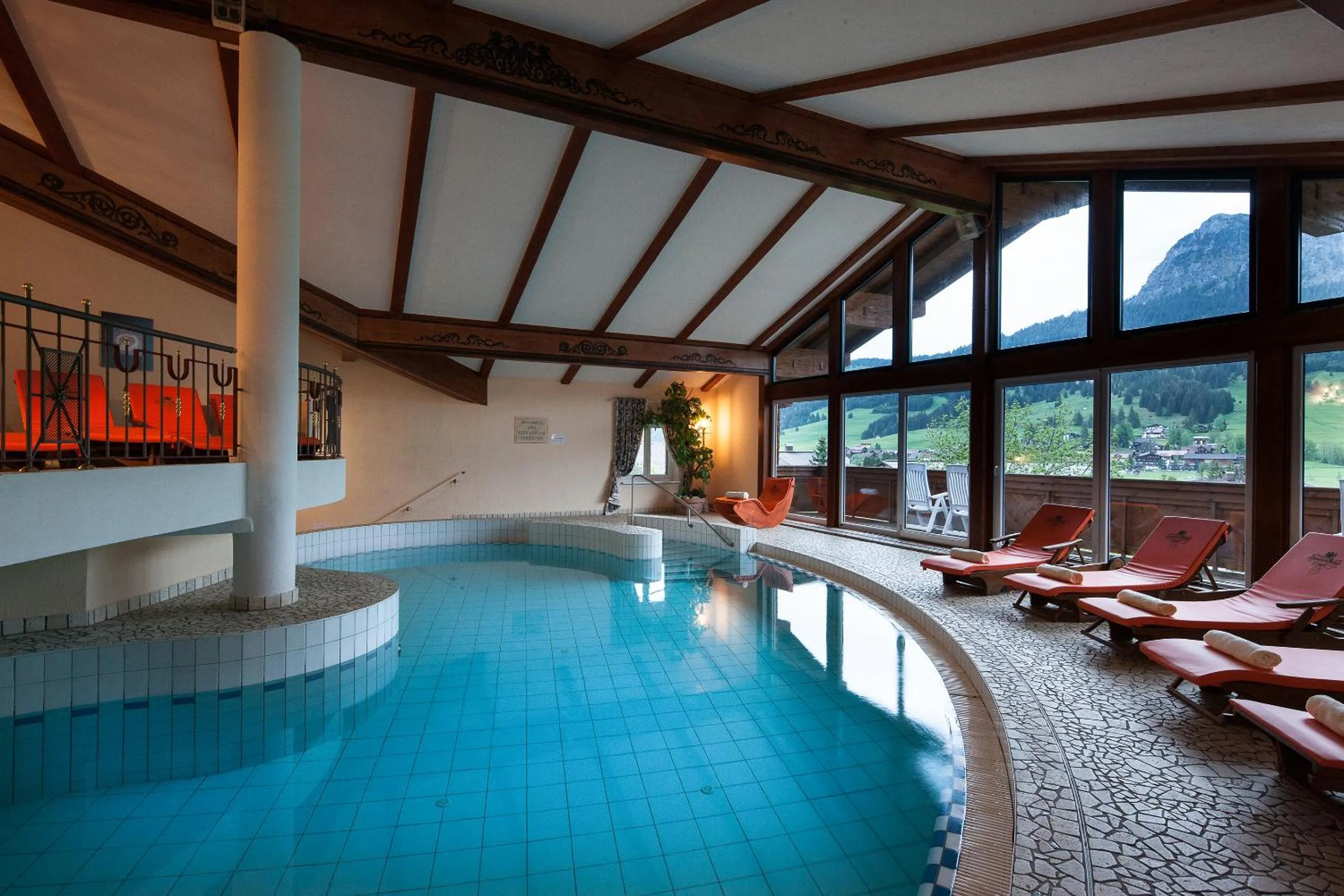 Swimming pool in Das Traditionshotel Schwarzer Adler