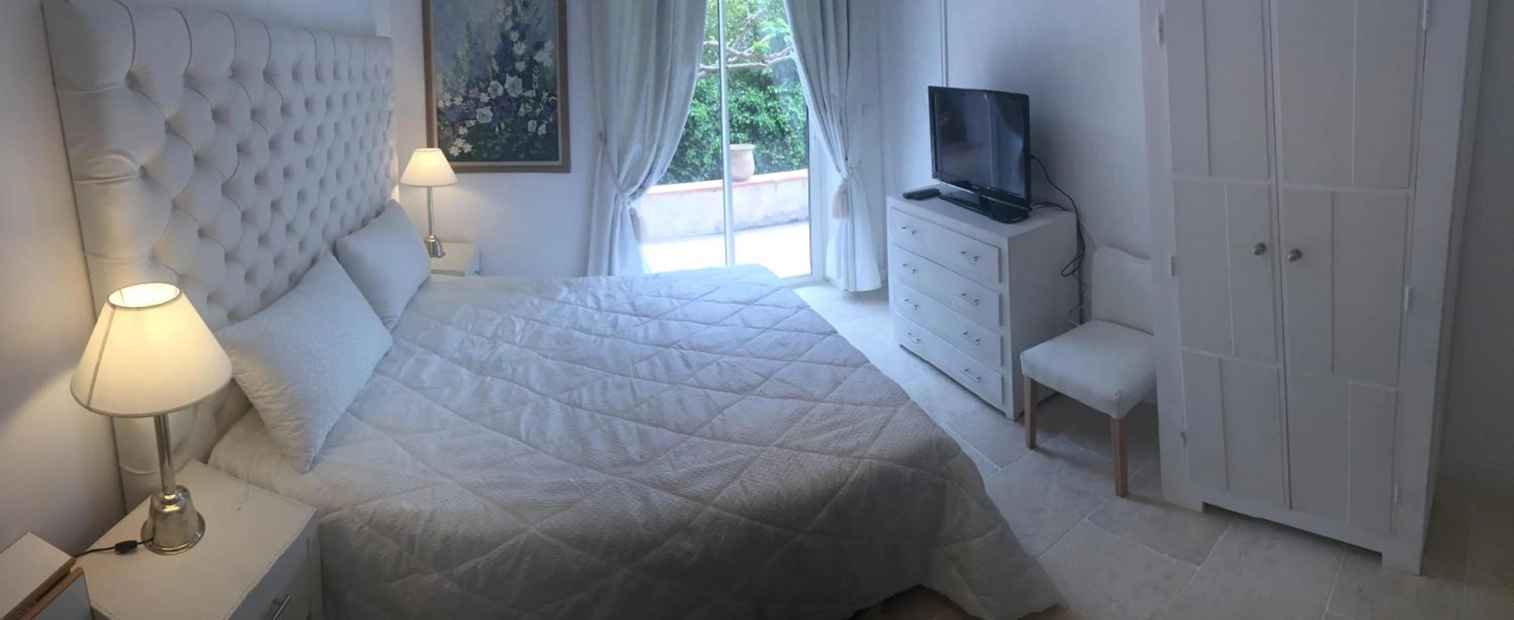 Bedroom, Bed in Villa Louise-Rose