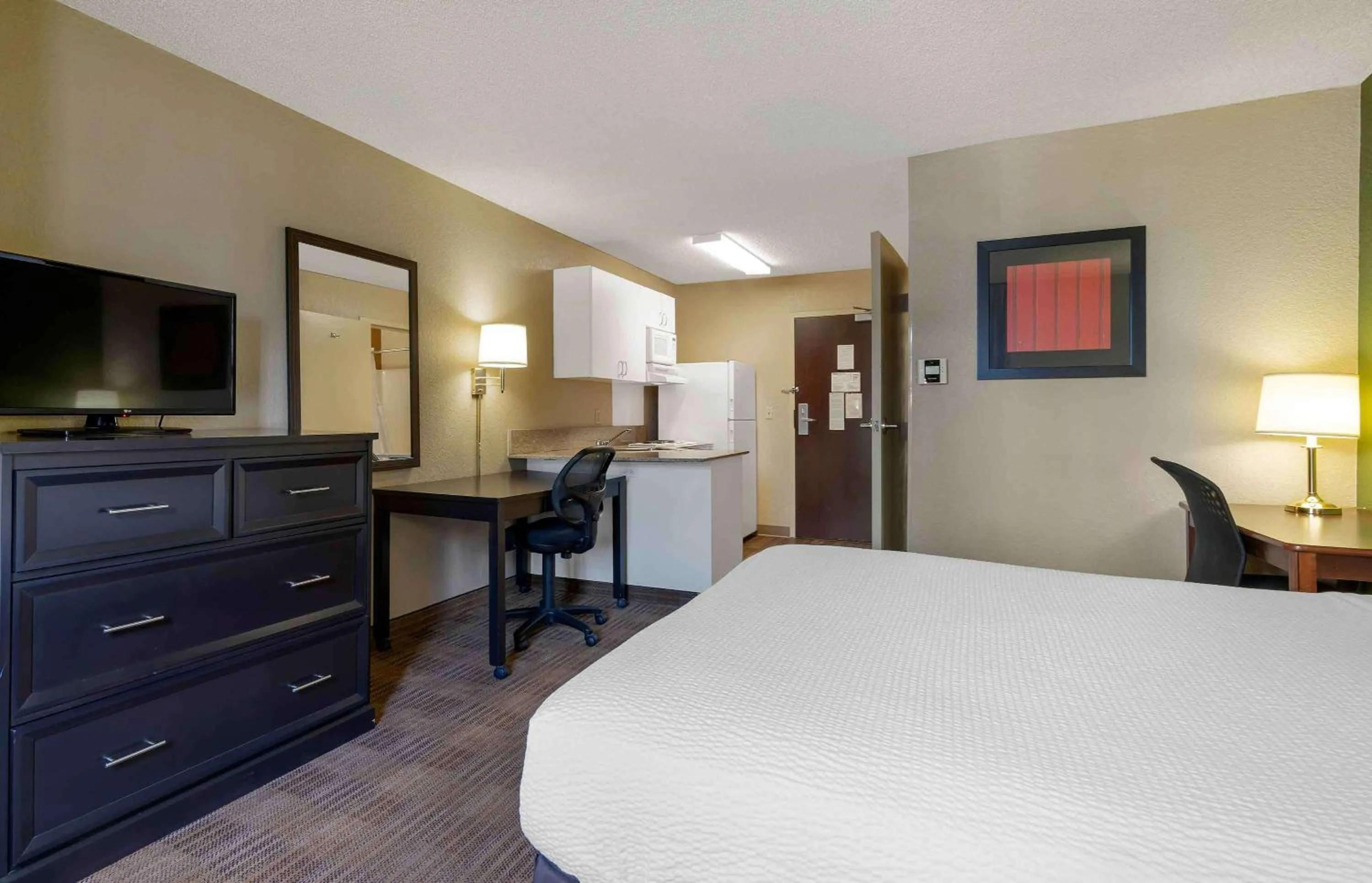 Bedroom, Bed in Extended Stay America Suites - Santa Rosa - North