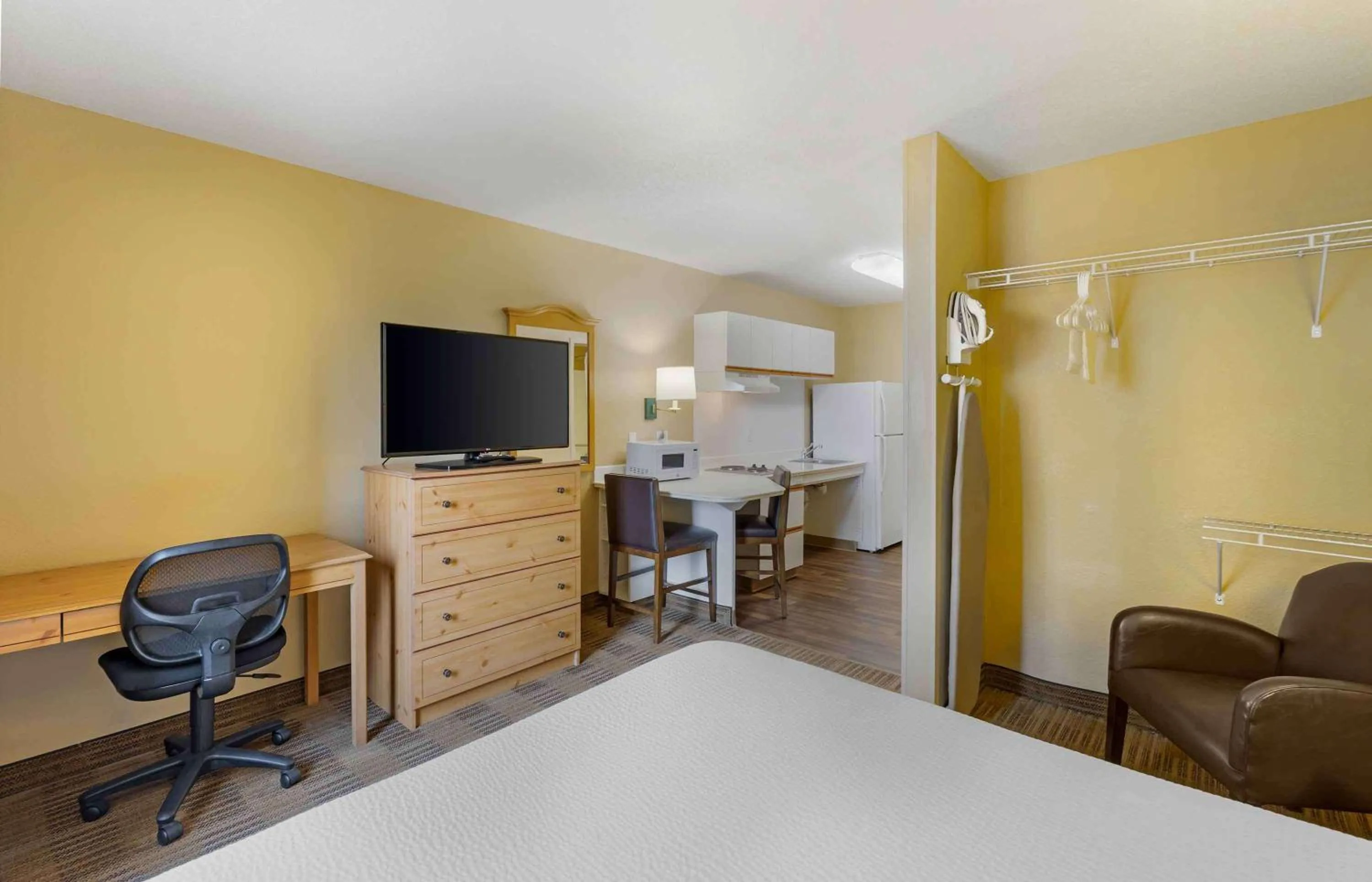 Bedroom, Bed in Extended Stay America Select Suites - Orlando - Southpark - Equity Row