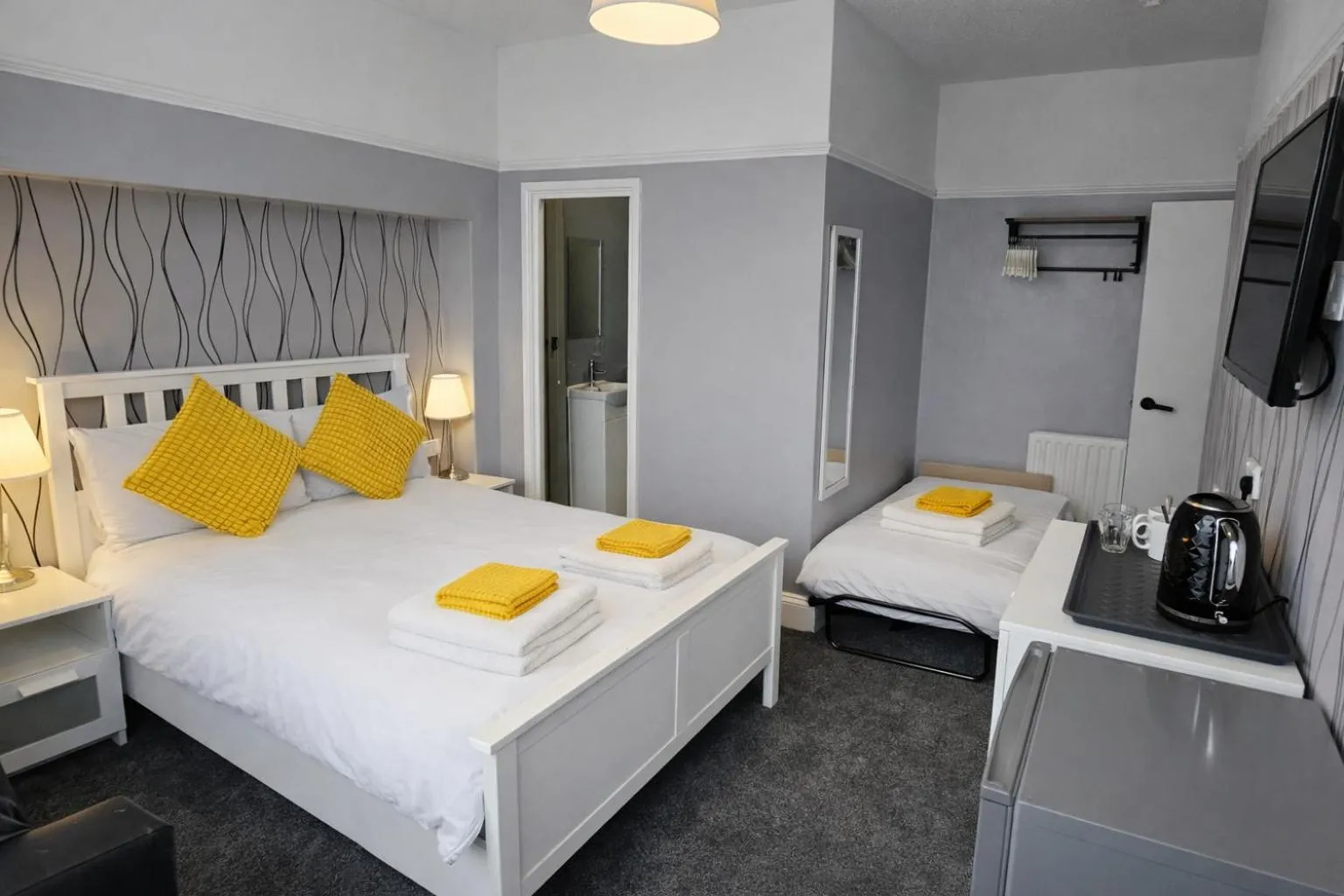 Bed in The Roslyn Guest House