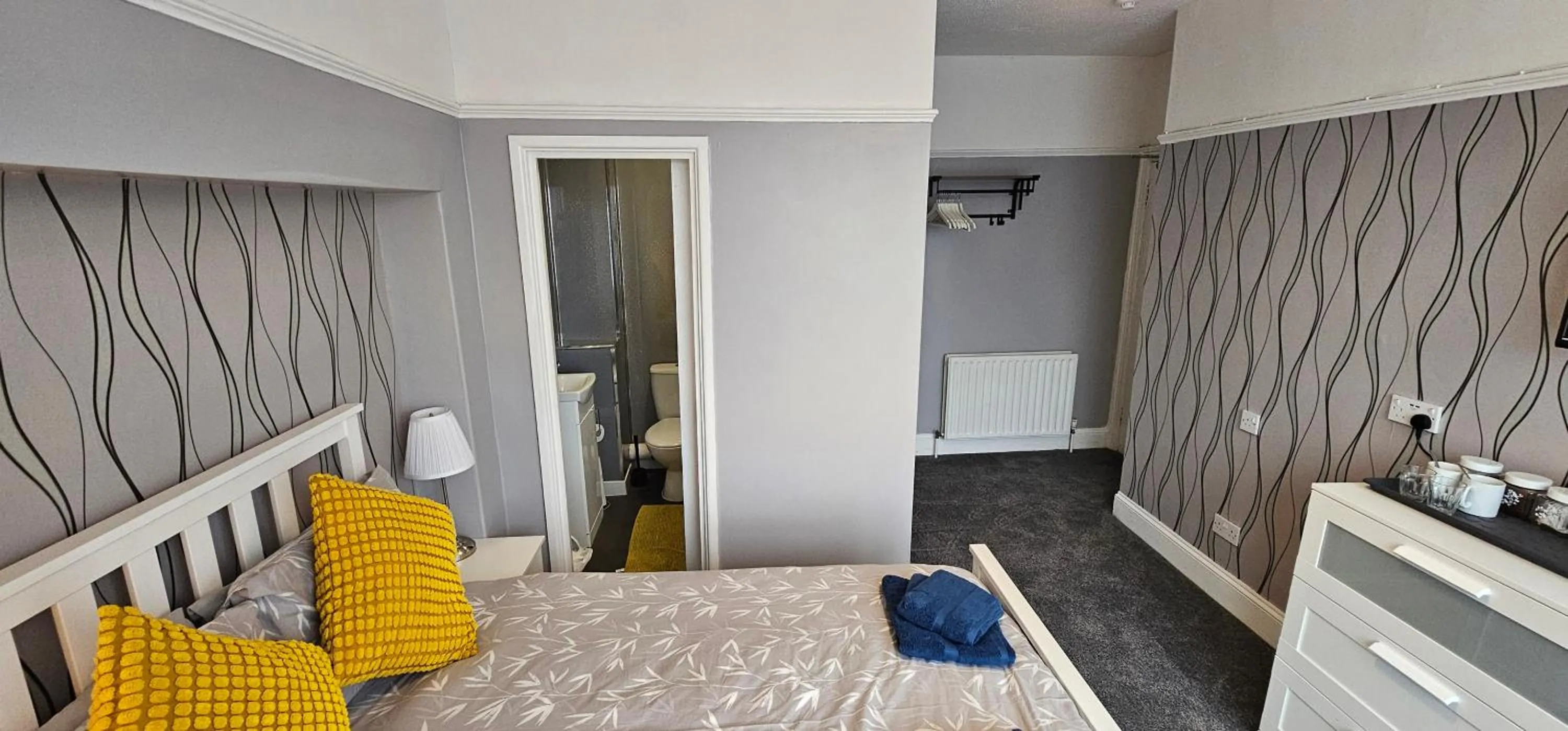 Bed in The Roslyn Guest House