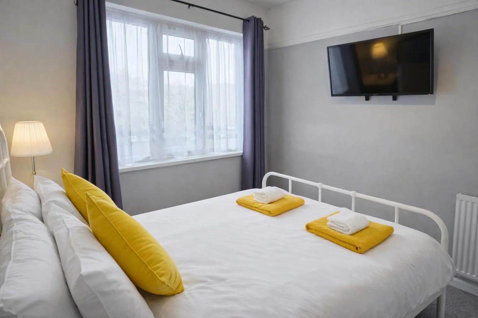 Bed in The Roslyn Guest House