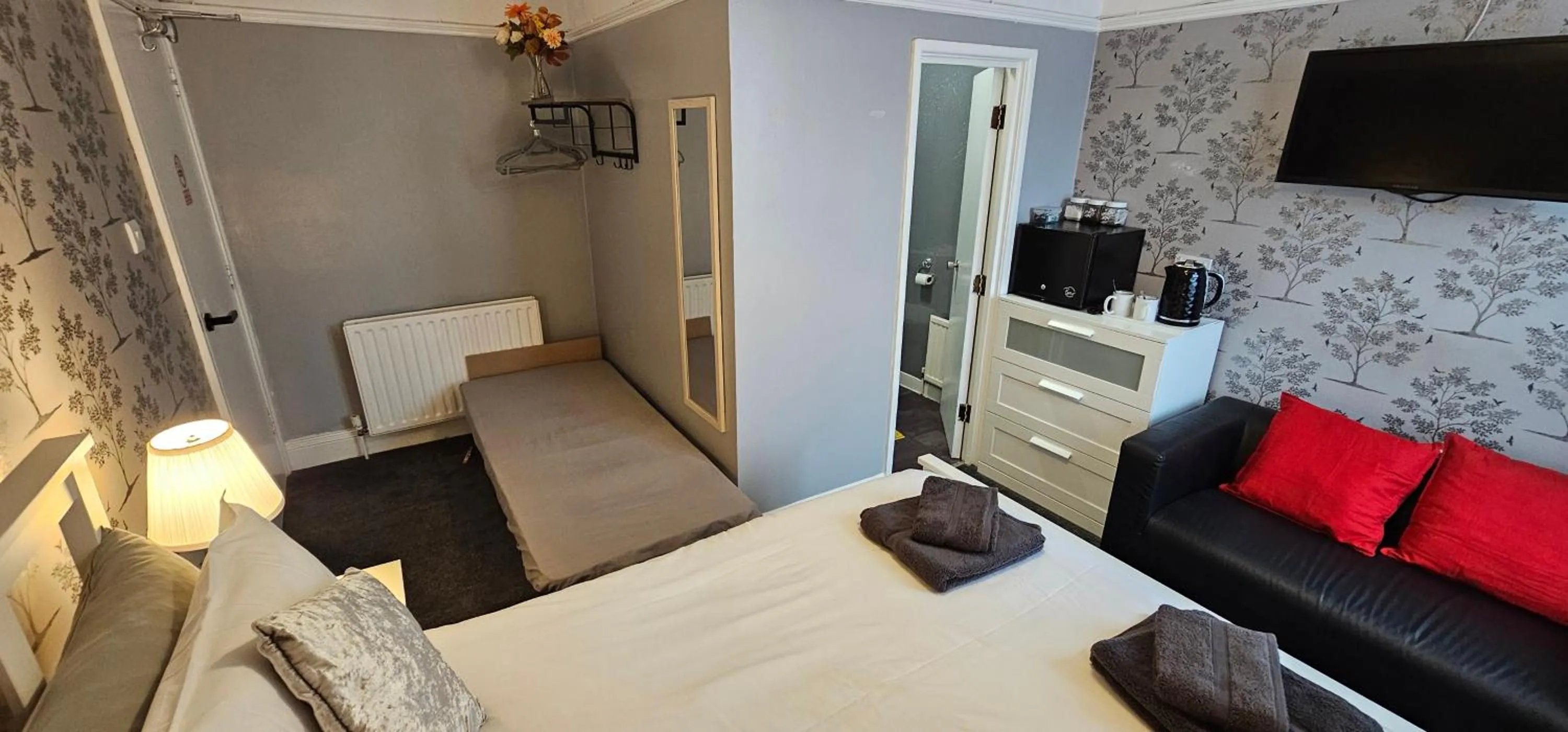 Bed in The Roslyn Guest House