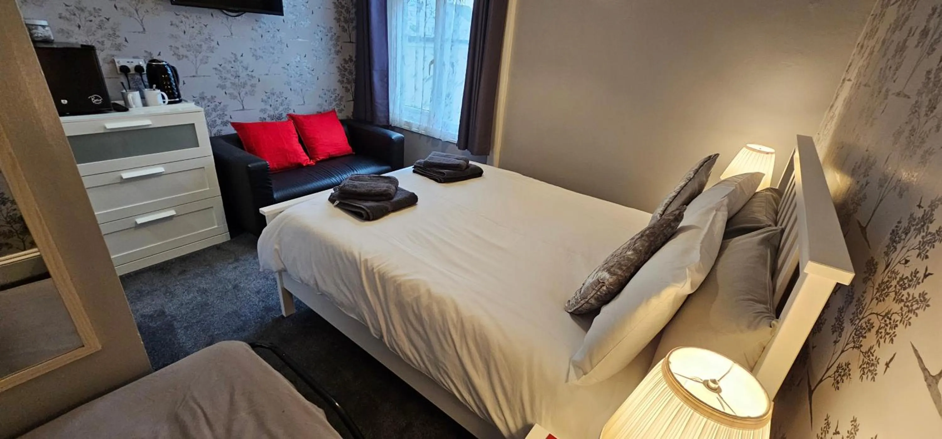 Bed in The Roslyn Guest House