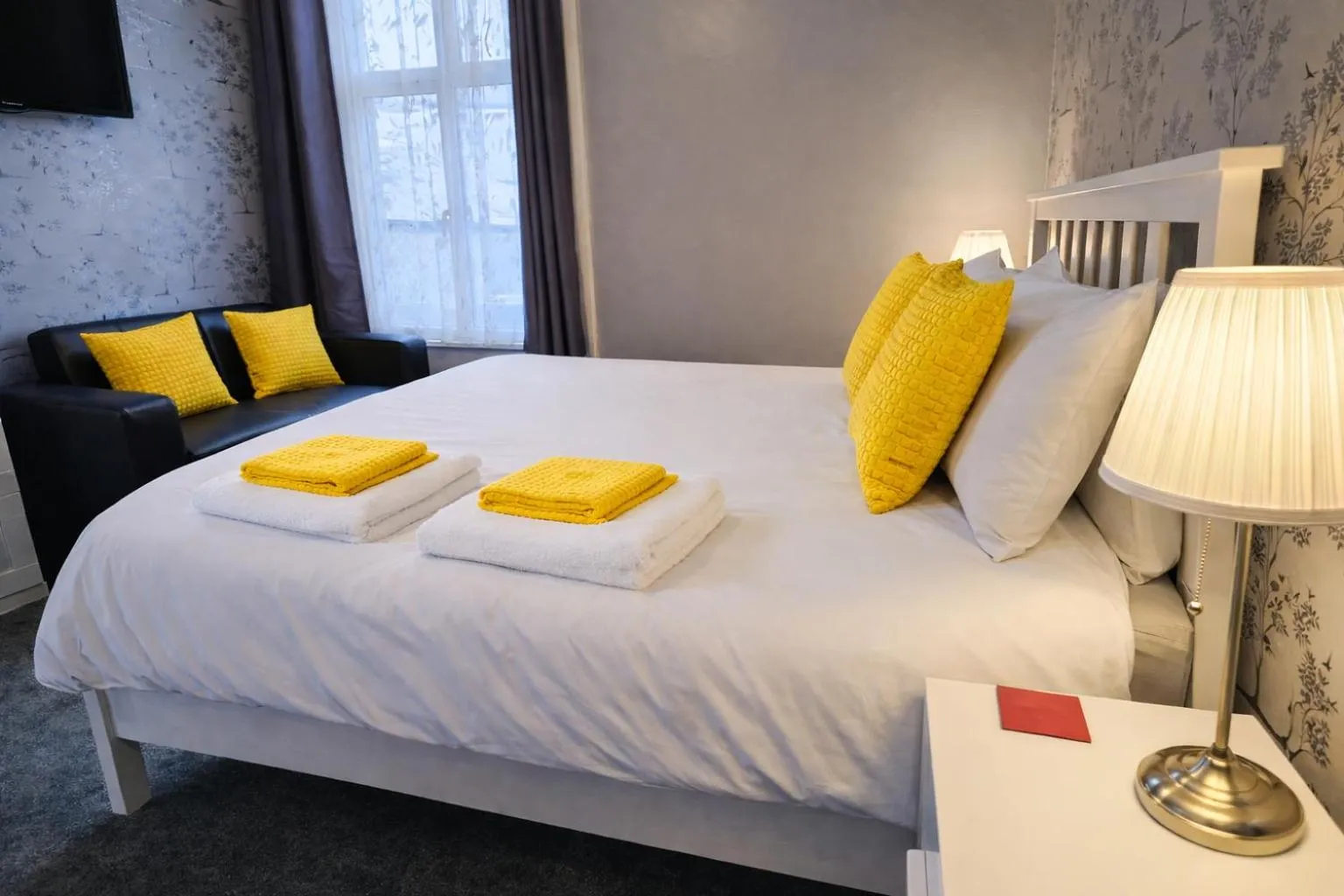 Bed in The Roslyn Guest House