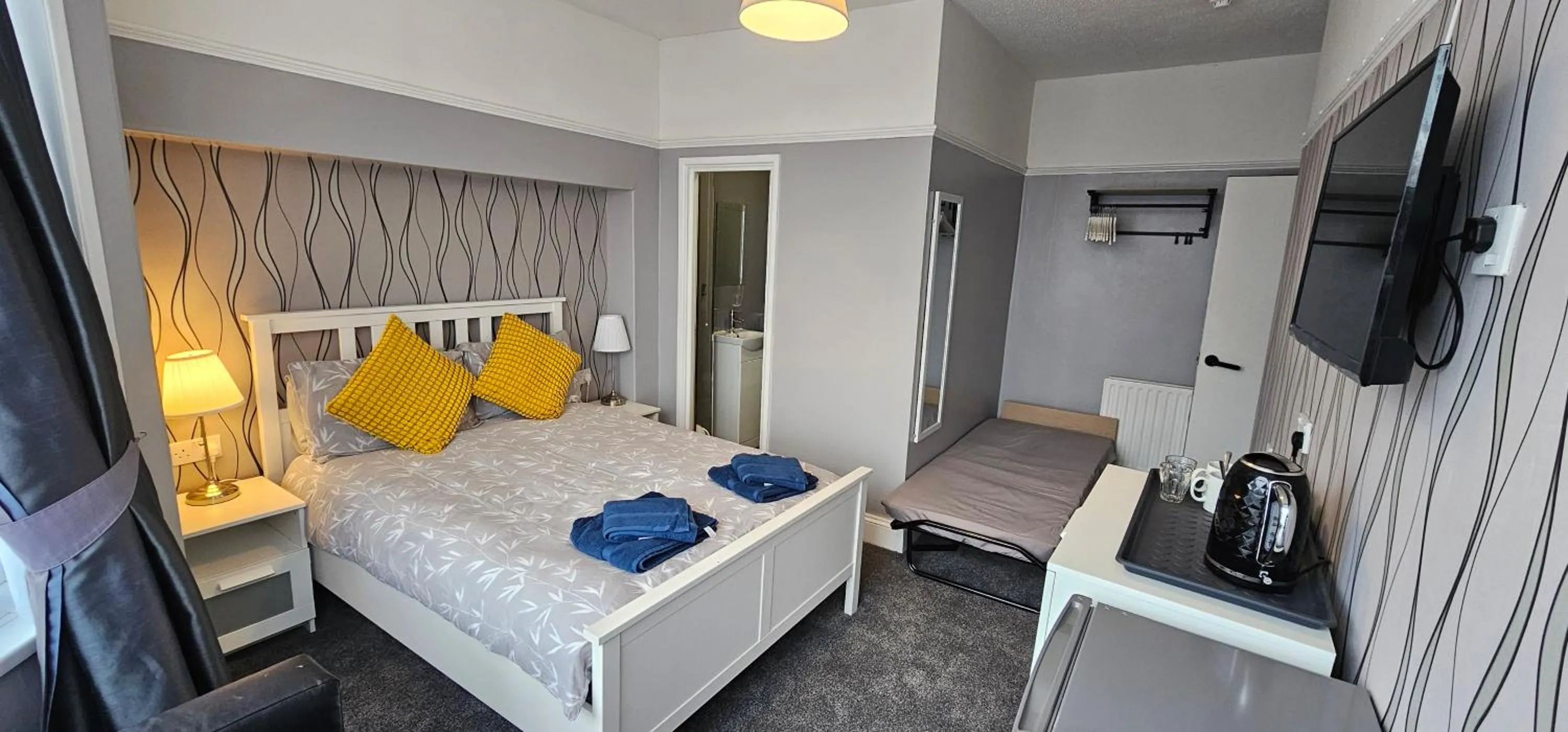 Bed in The Roslyn Guest House