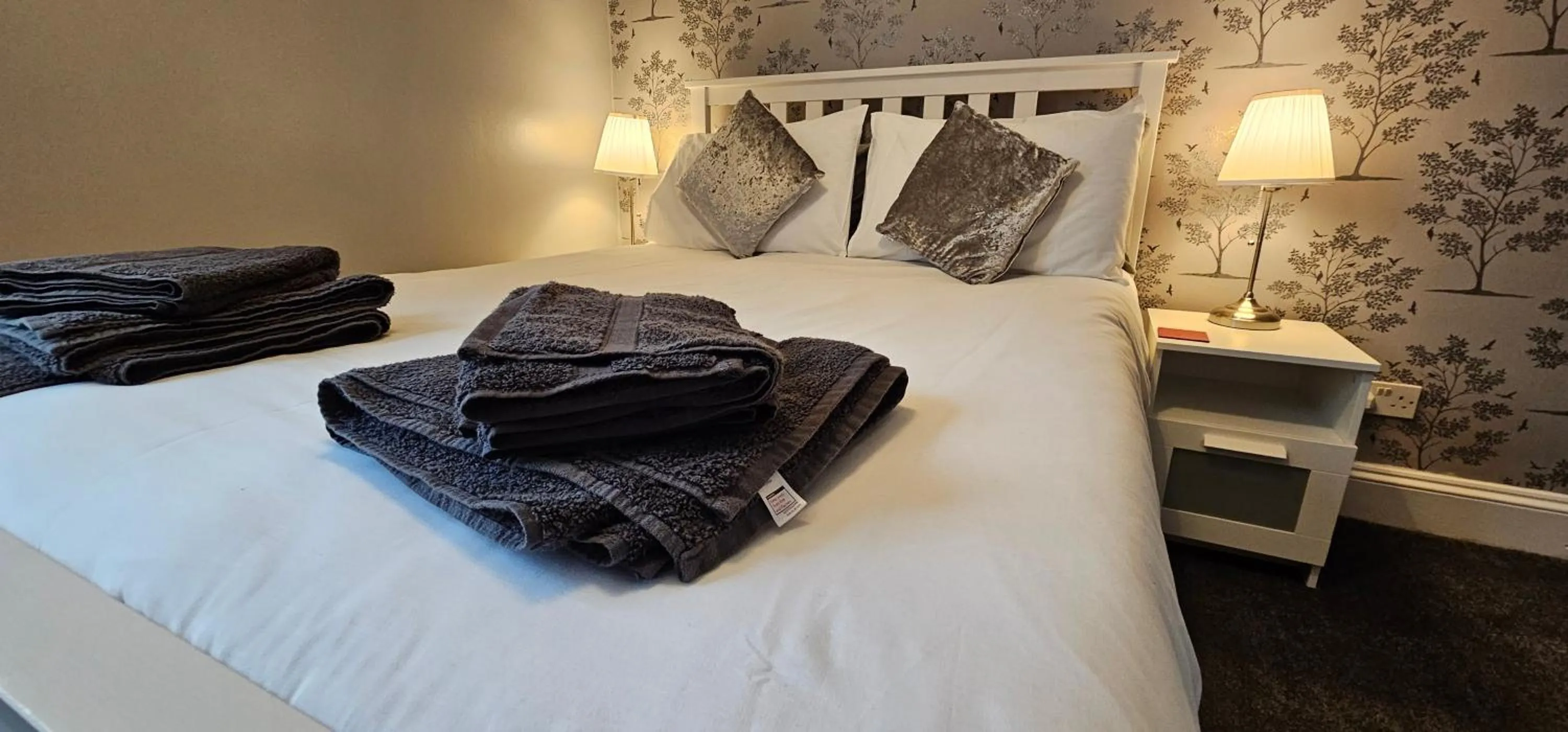 Bed in The Roslyn Guest House