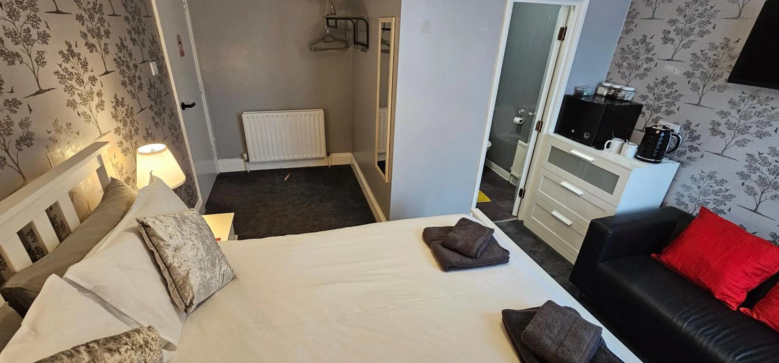 Bed in The Roslyn Guest House