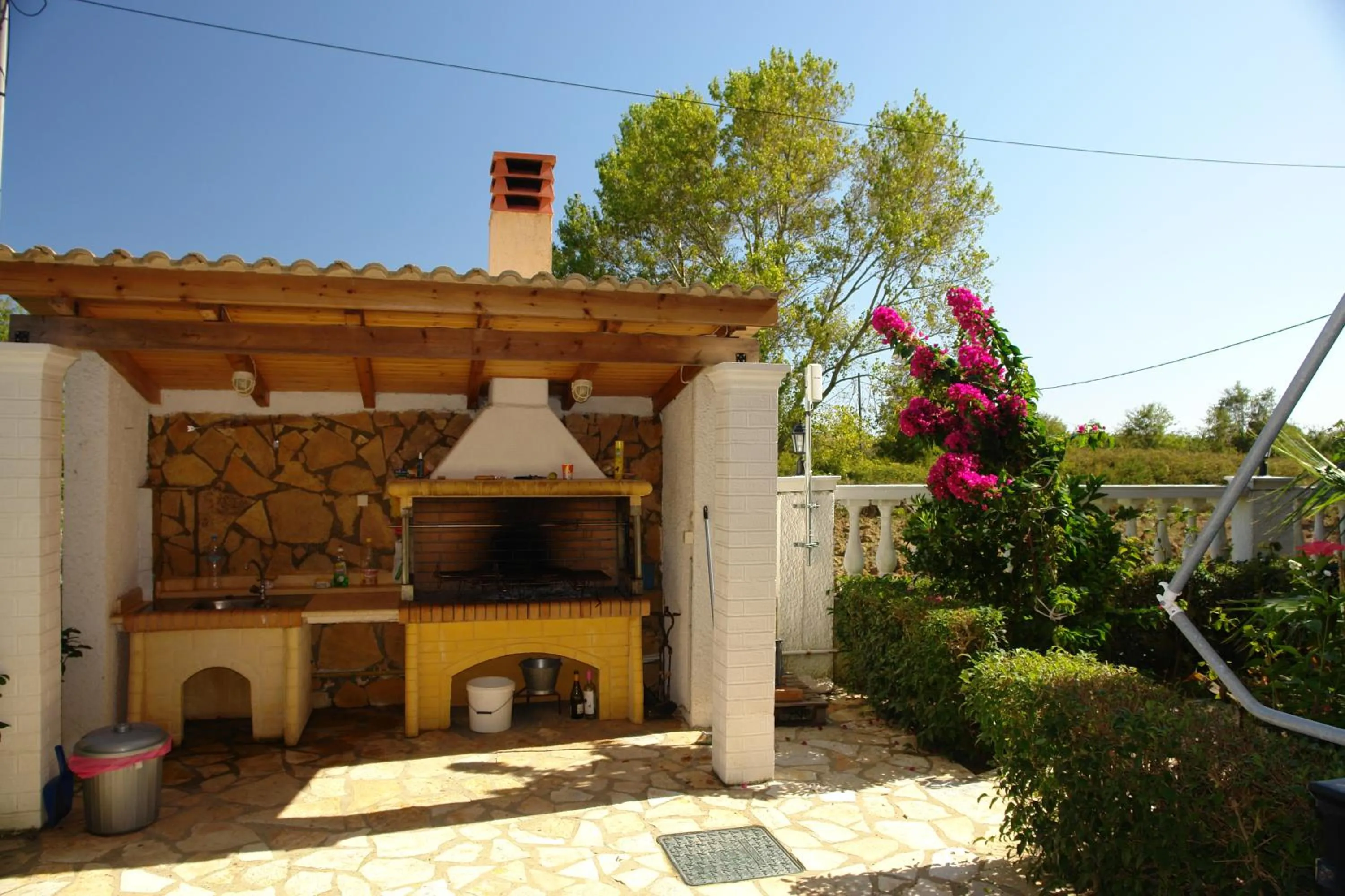BBQ facilities in Villa Nefeli