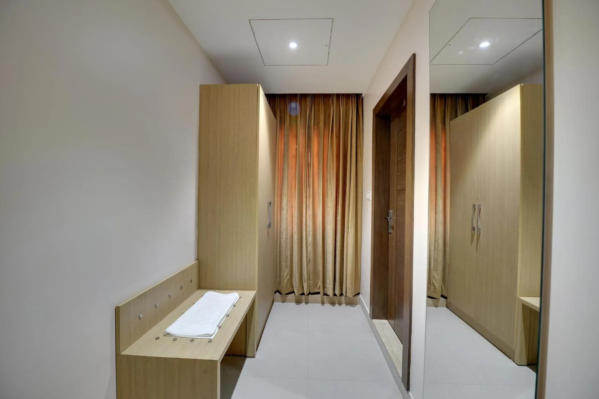 Photo of the whole room, Bed in La Sara Pride