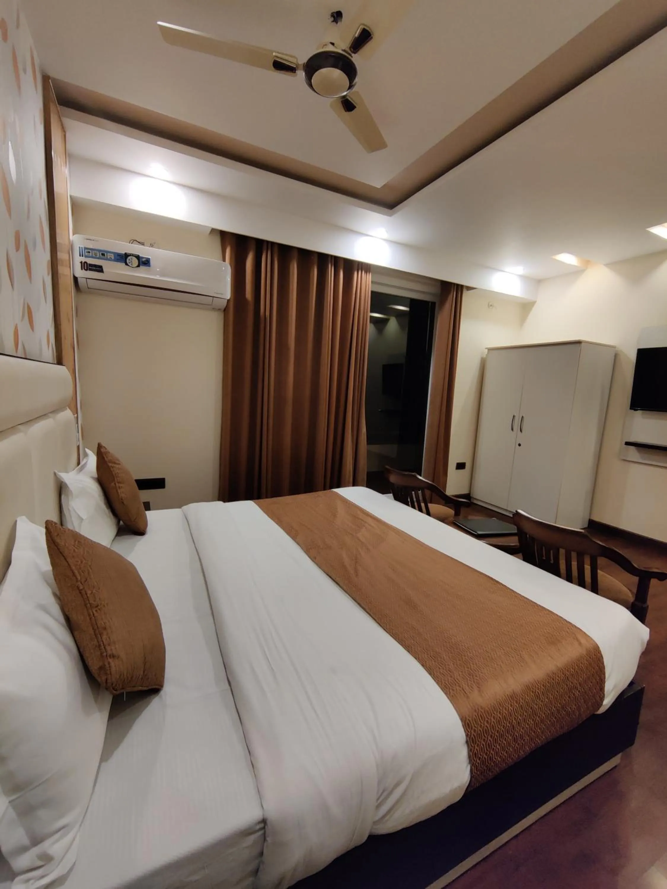 Bedroom, Bed in DreamCatcher By Samyati Hotels and Resorts