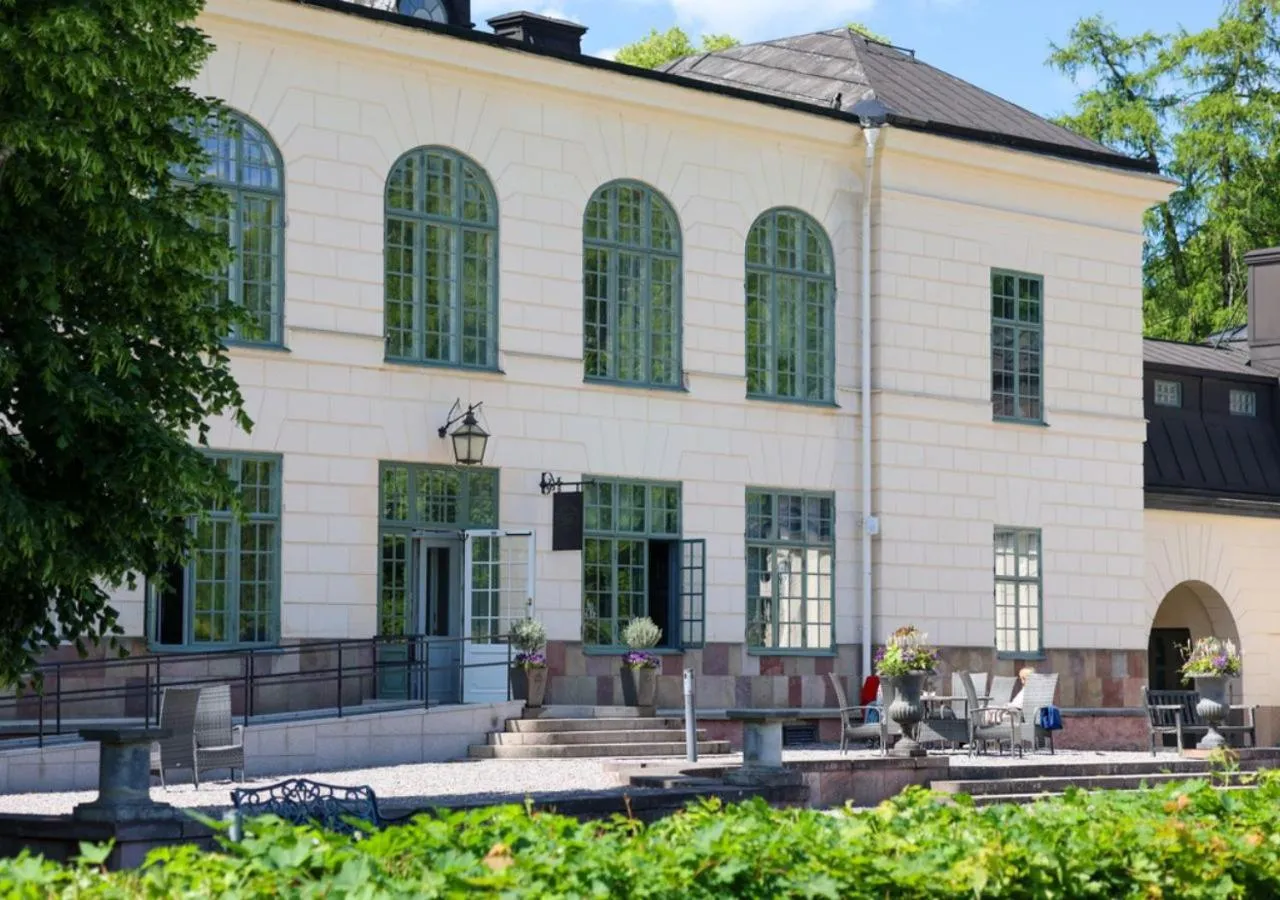 Facade/entrance in Näsby Slott