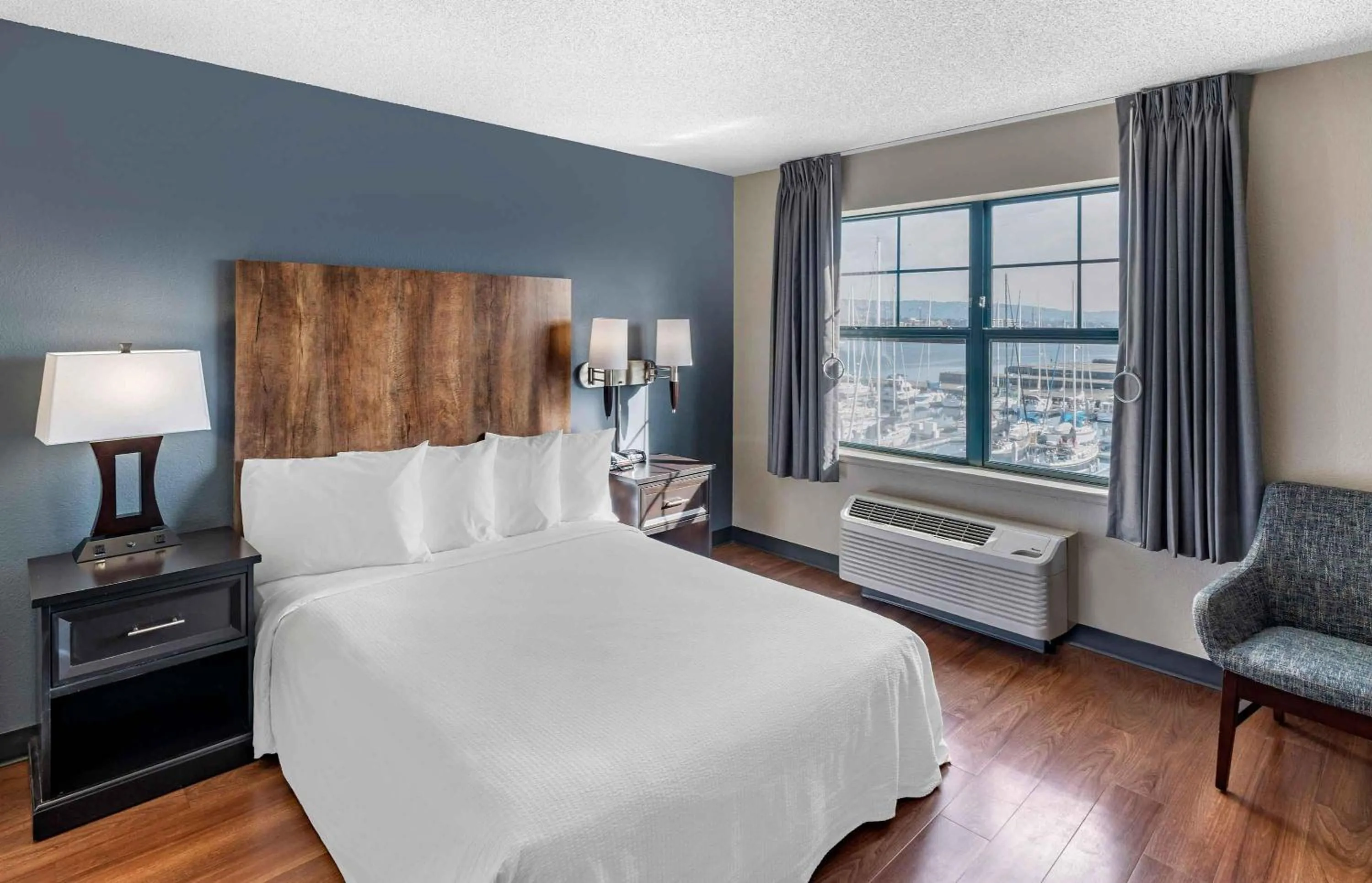 Bedroom, Bed in Extended Stay America Premier Suites - Oakland - Alameda