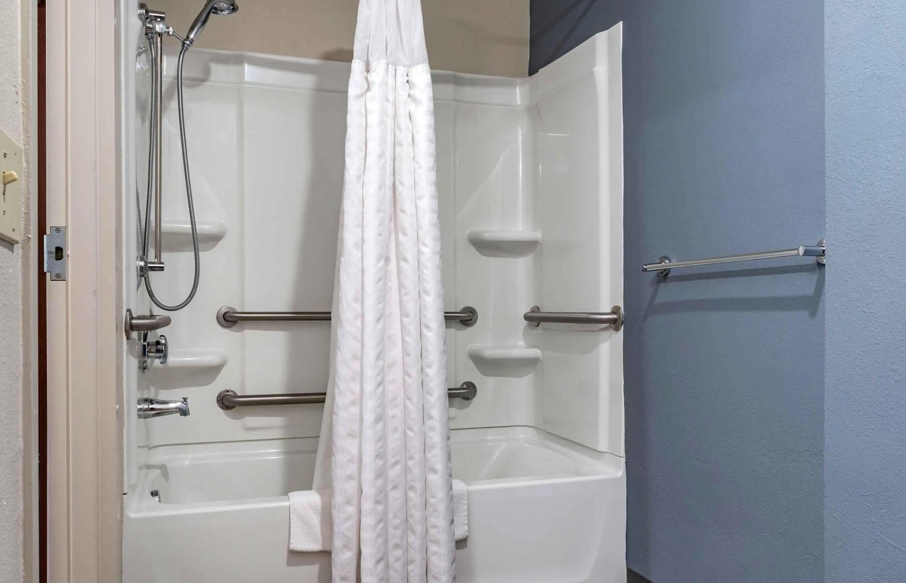 Bathroom in Extended Stay America Premier Suites - Oakland - Alameda