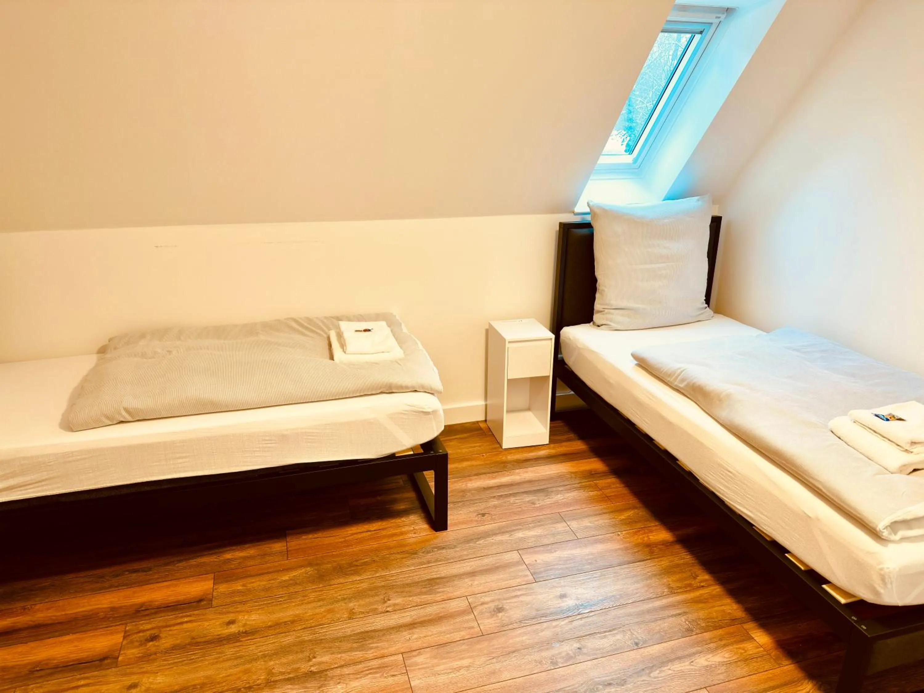 Bed in RG Living Self Check-In 24-7 Rooms Bad Salzuflen Near Messe Center Free Parking
