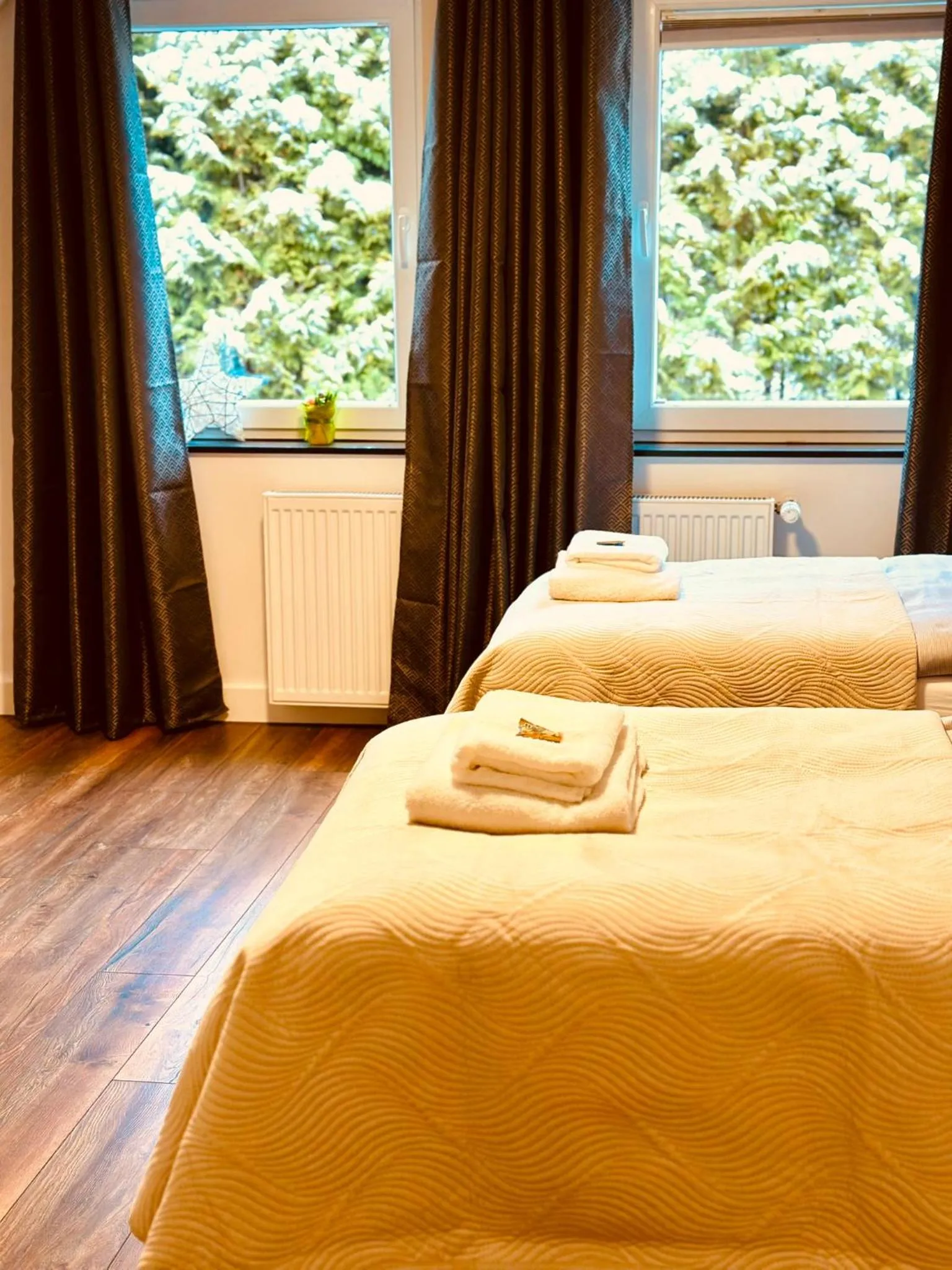 Bed in RG Living Self Check-In 24-7 Rooms Bad Salzuflen Near Messe Center Free Parking