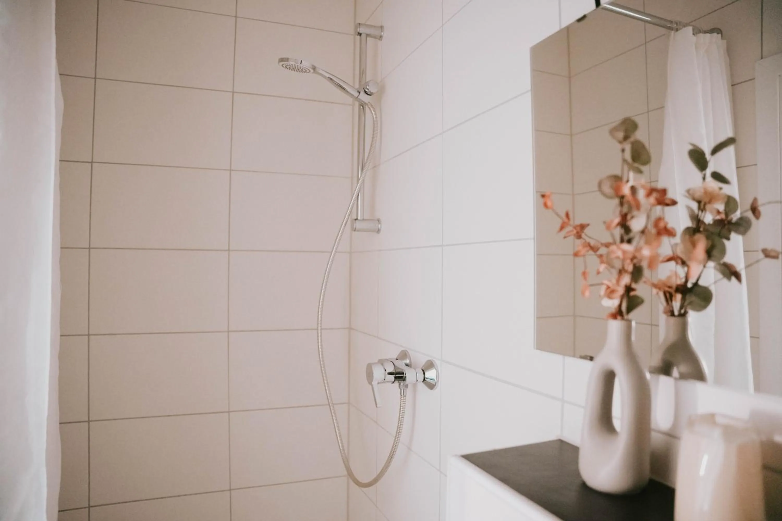 Shower in Hotel Schneider-Hof self check-in kostenlos Parken nähe Golfplatz und Vitasol