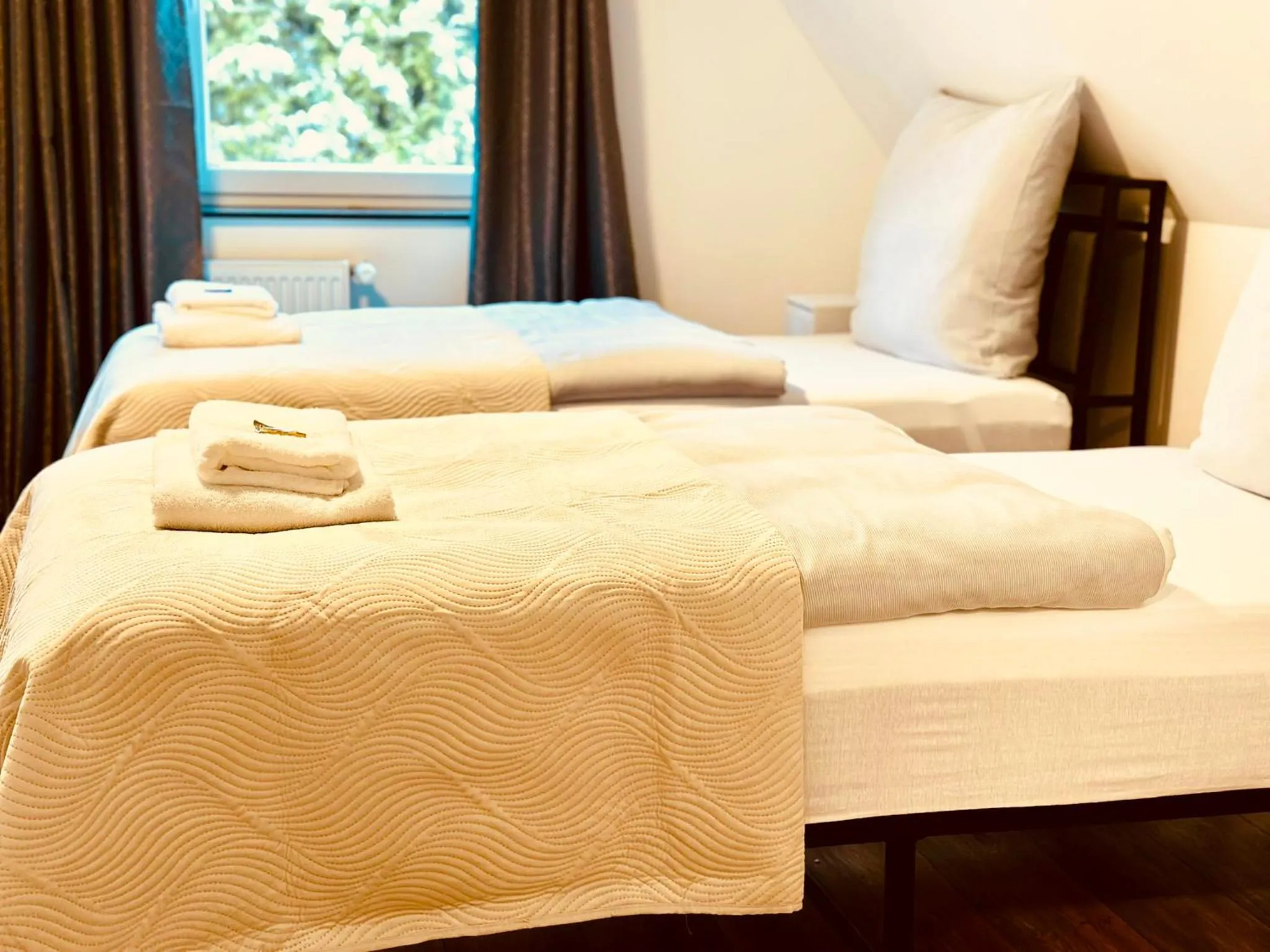 Bed in RG Living Self Check-In 24-7 Rooms Bad Salzuflen Near Messe Center Free Parking