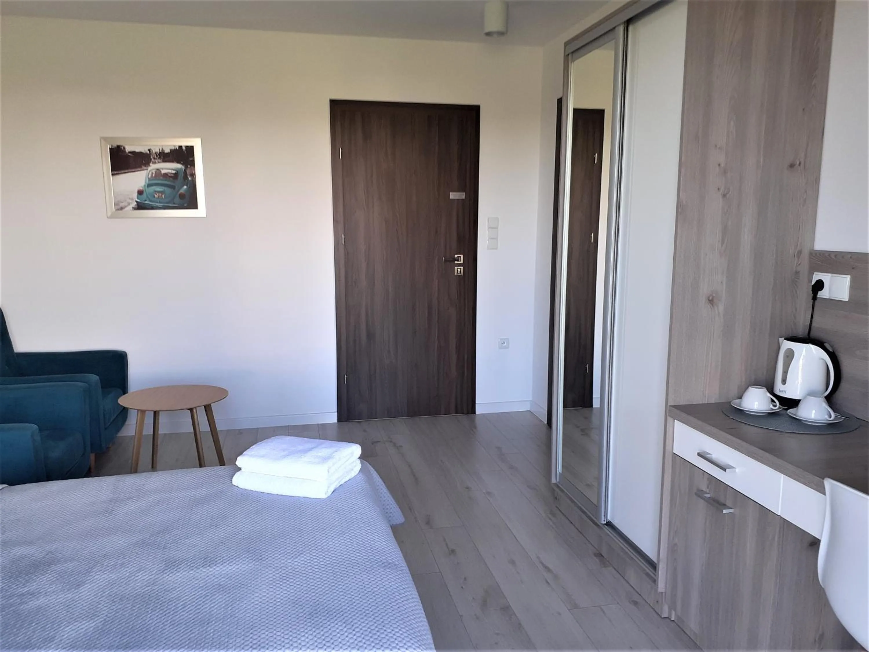 Photo of the whole room in Willa Trawers