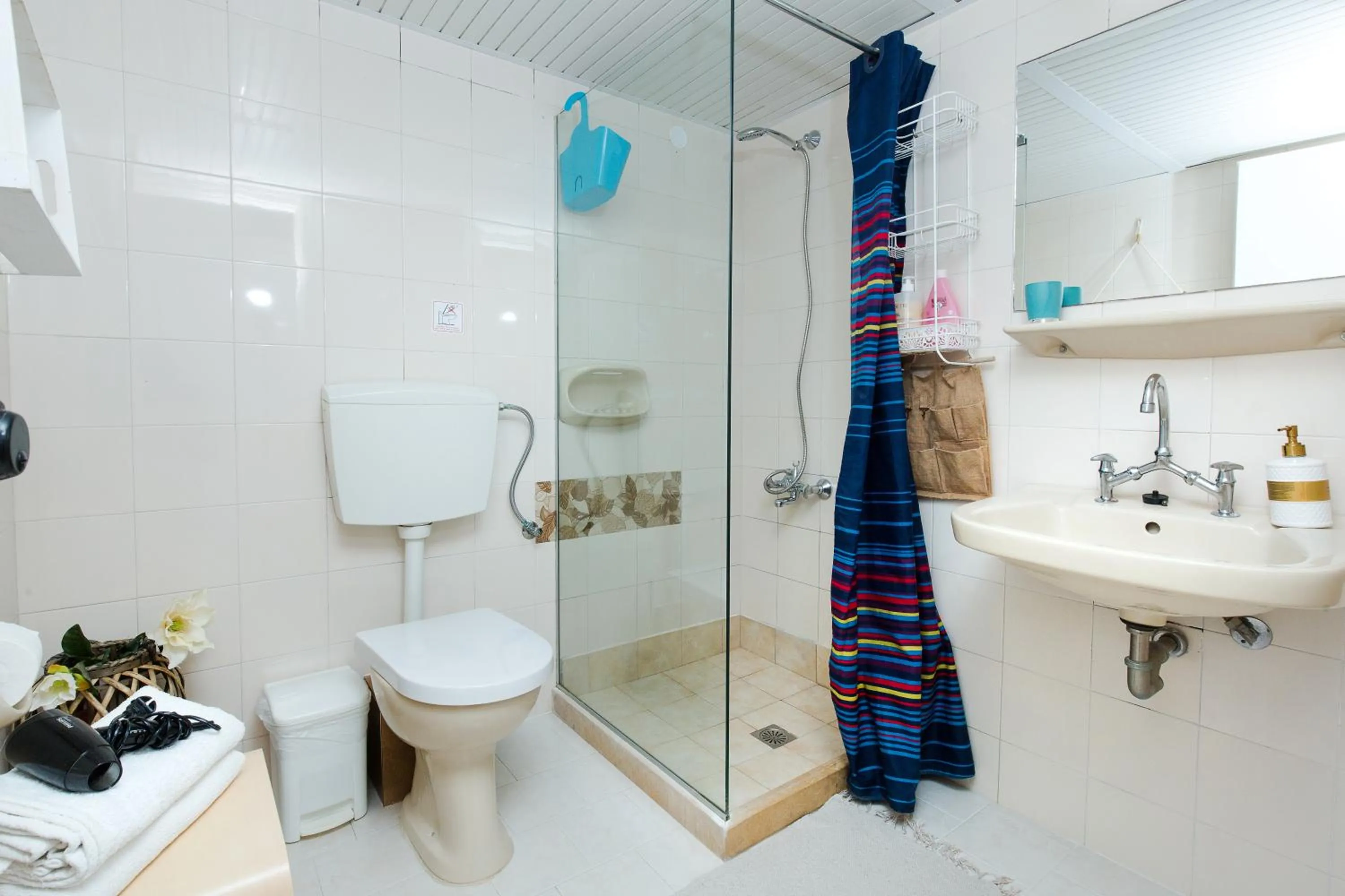 Shower in Arodamos Studios & Apts