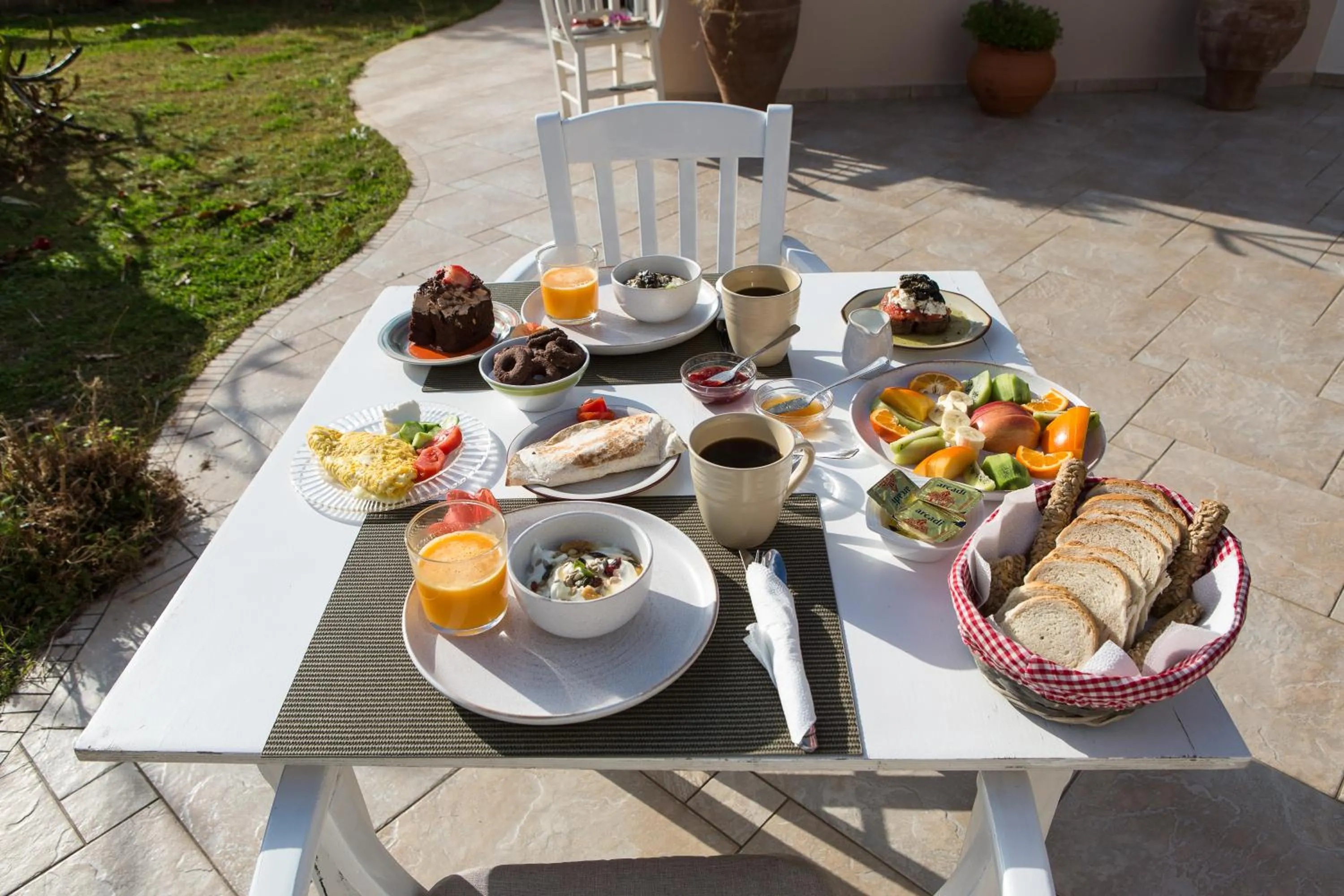 Food in Arodamos Studios & Apts