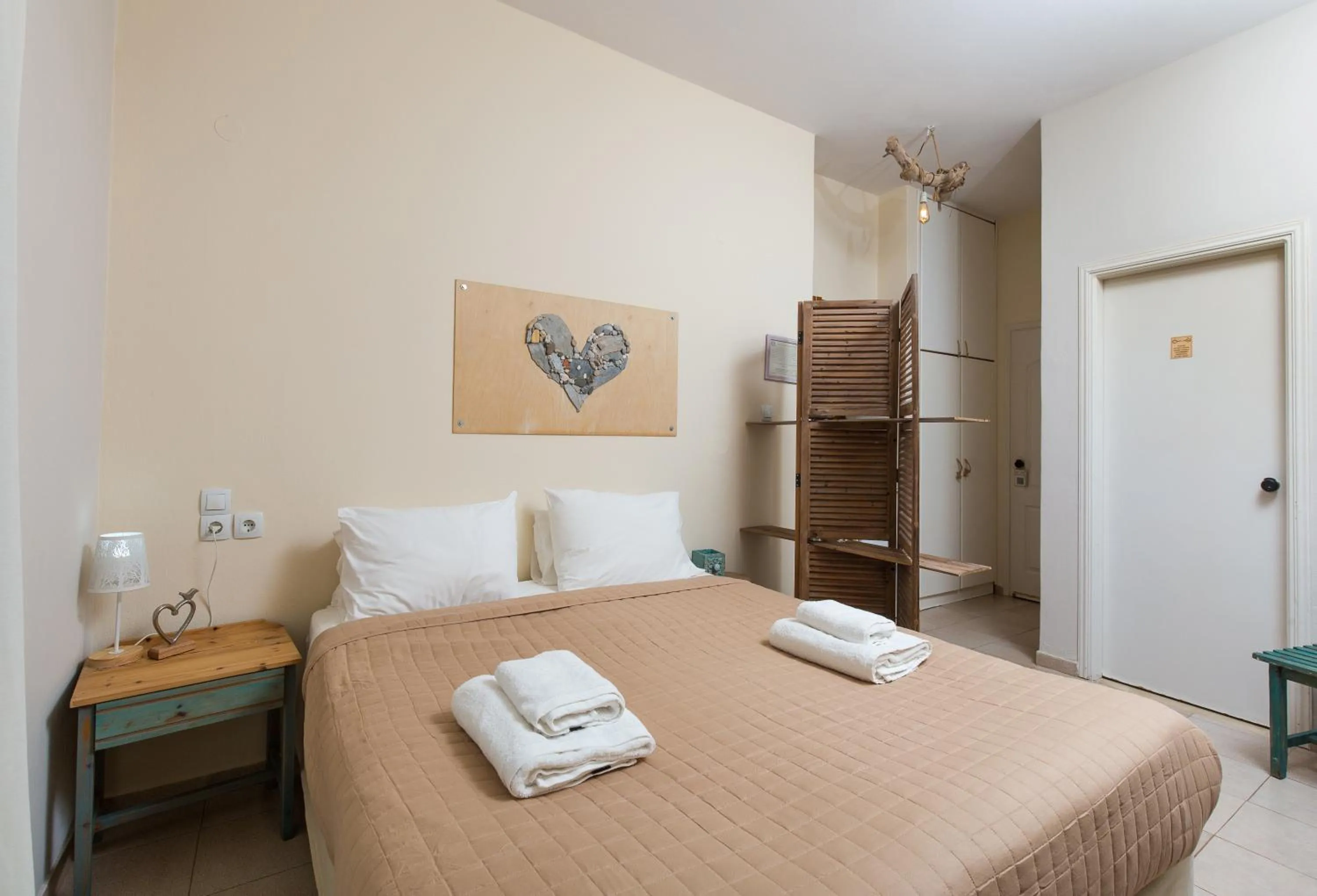 Bed in Arodamos Studios & Apts