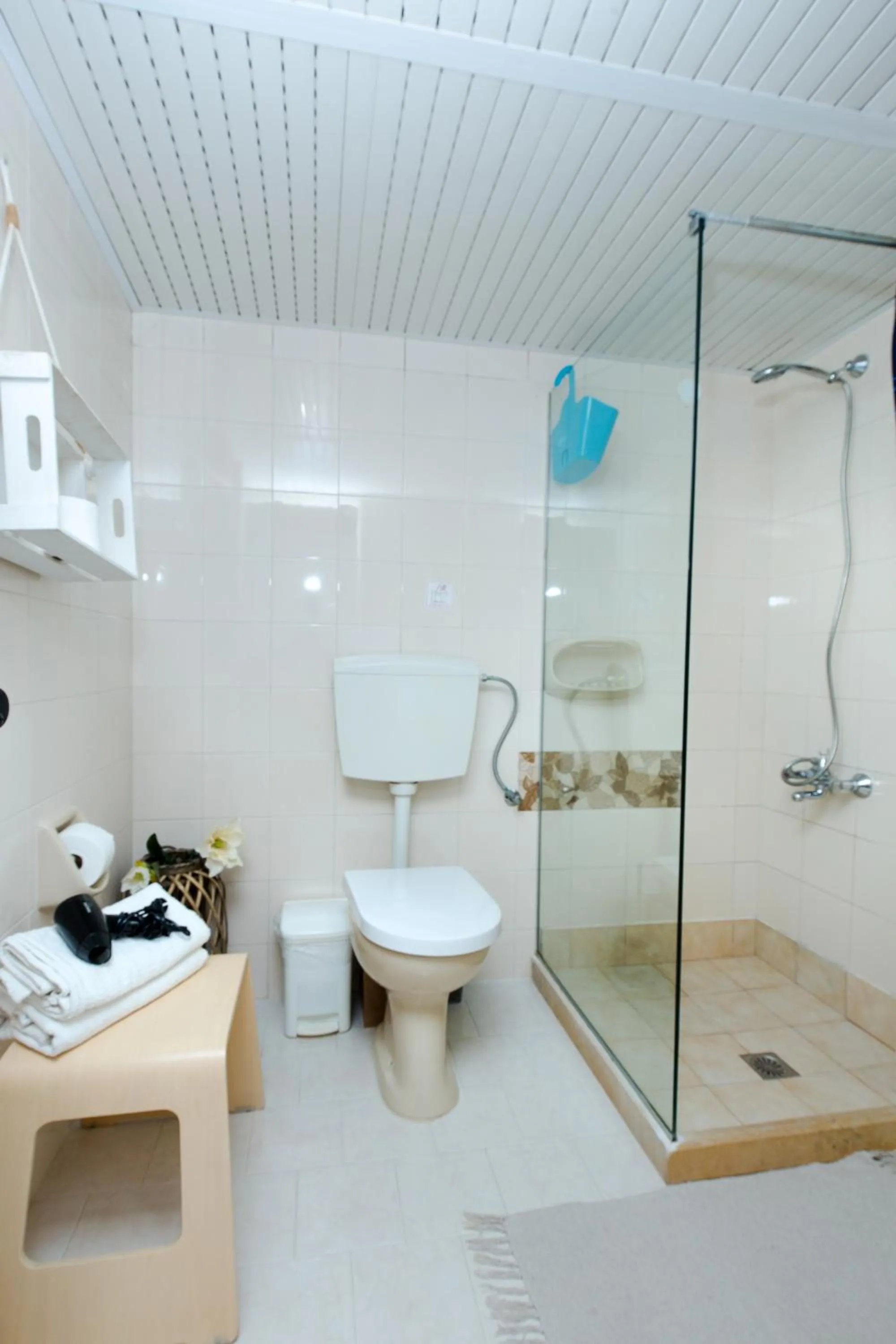 Shower in Arodamos Studios & Apts