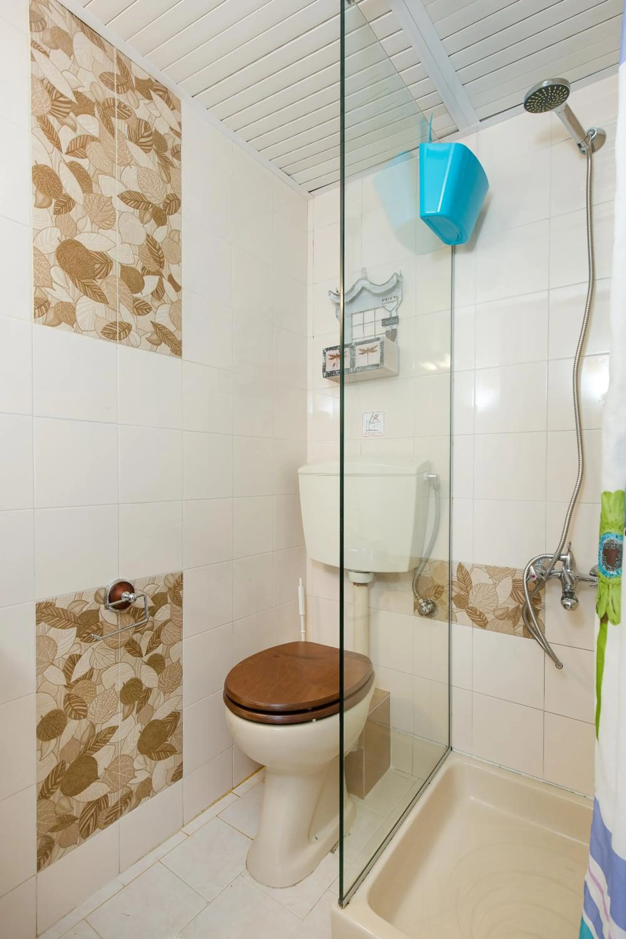 Shower in Arodamos Studios & Apts