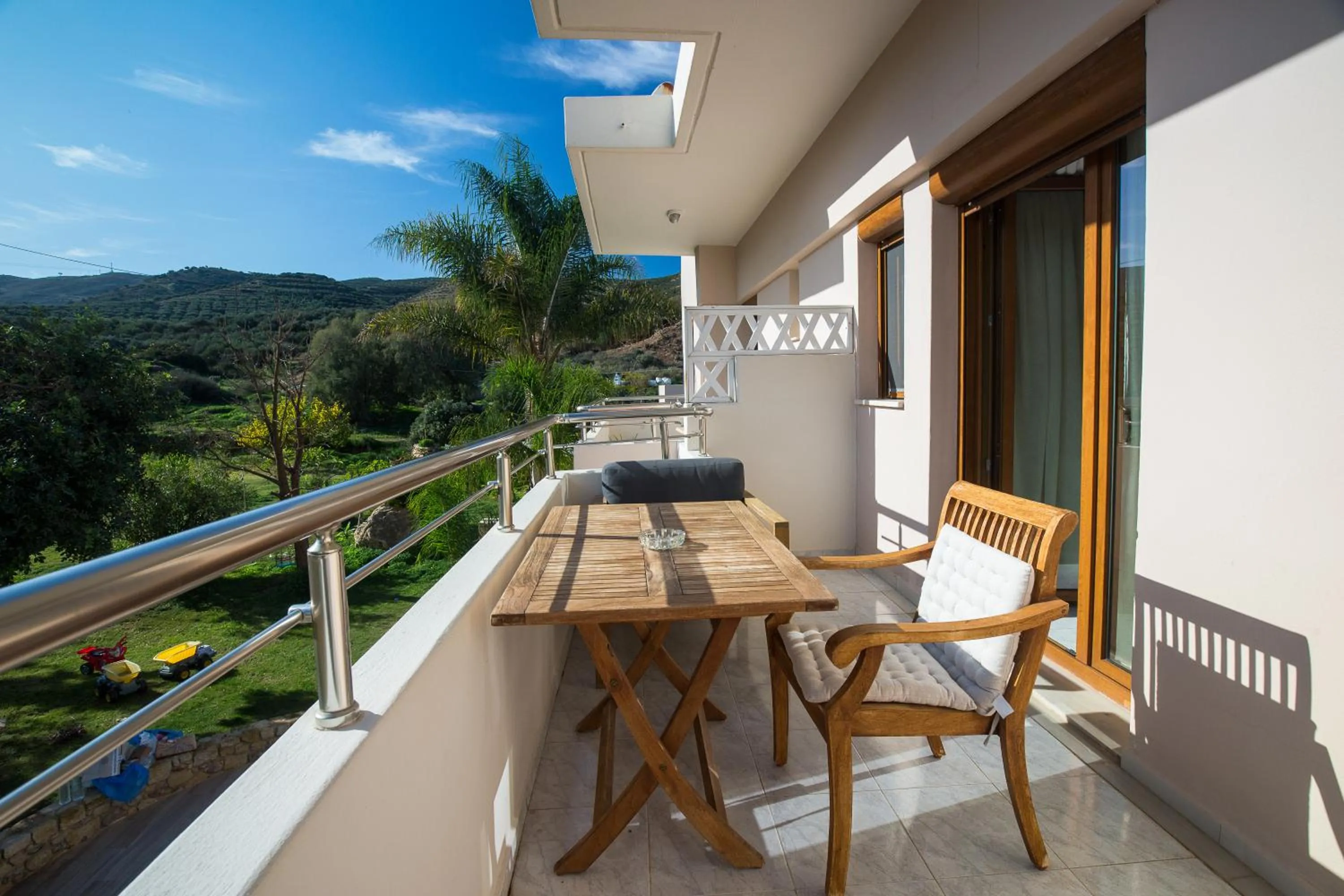 Day in Arodamos Studios & Apts