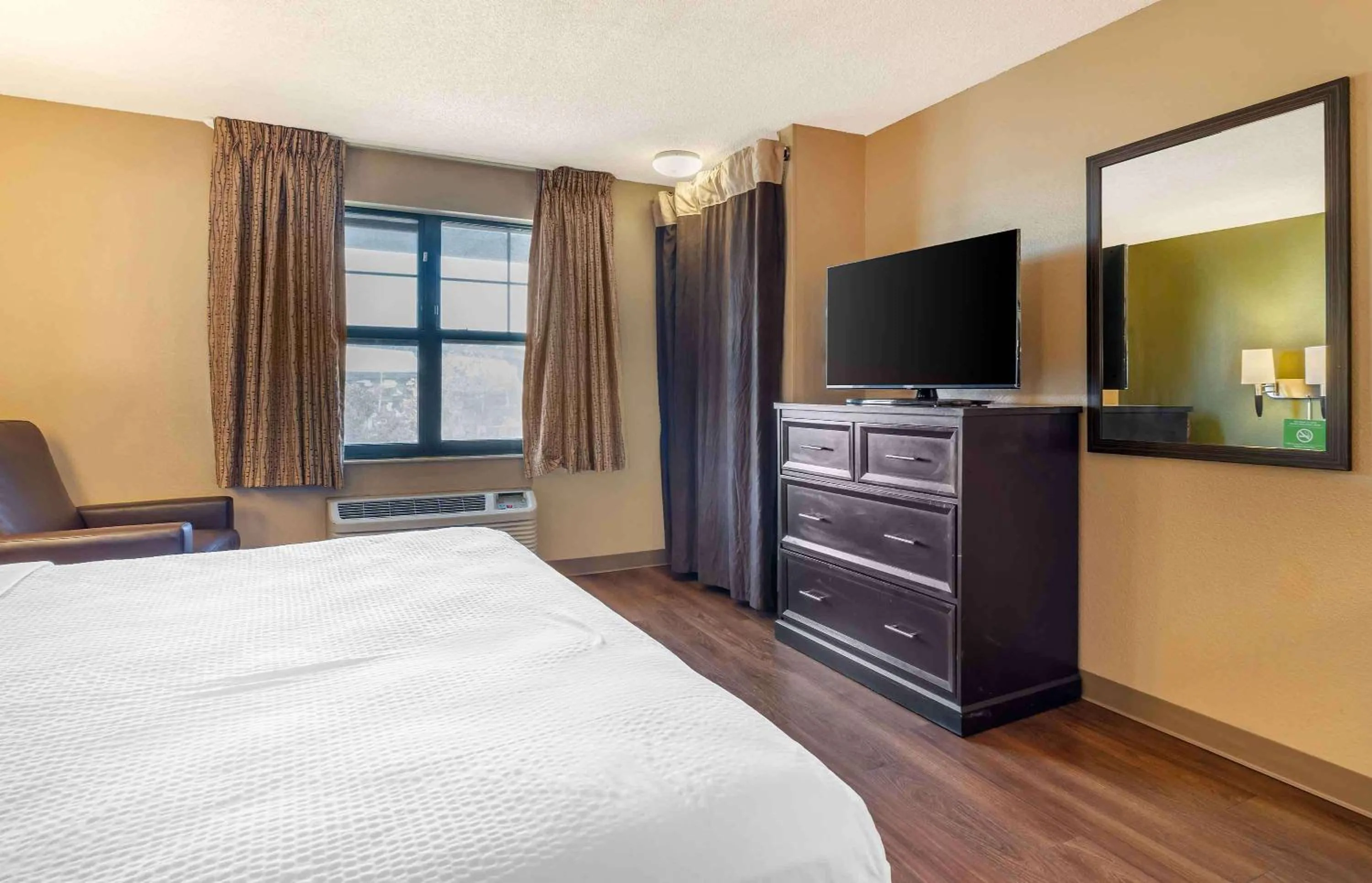 Bedroom in Extended Stay America Suites - Oakland - Emeryville