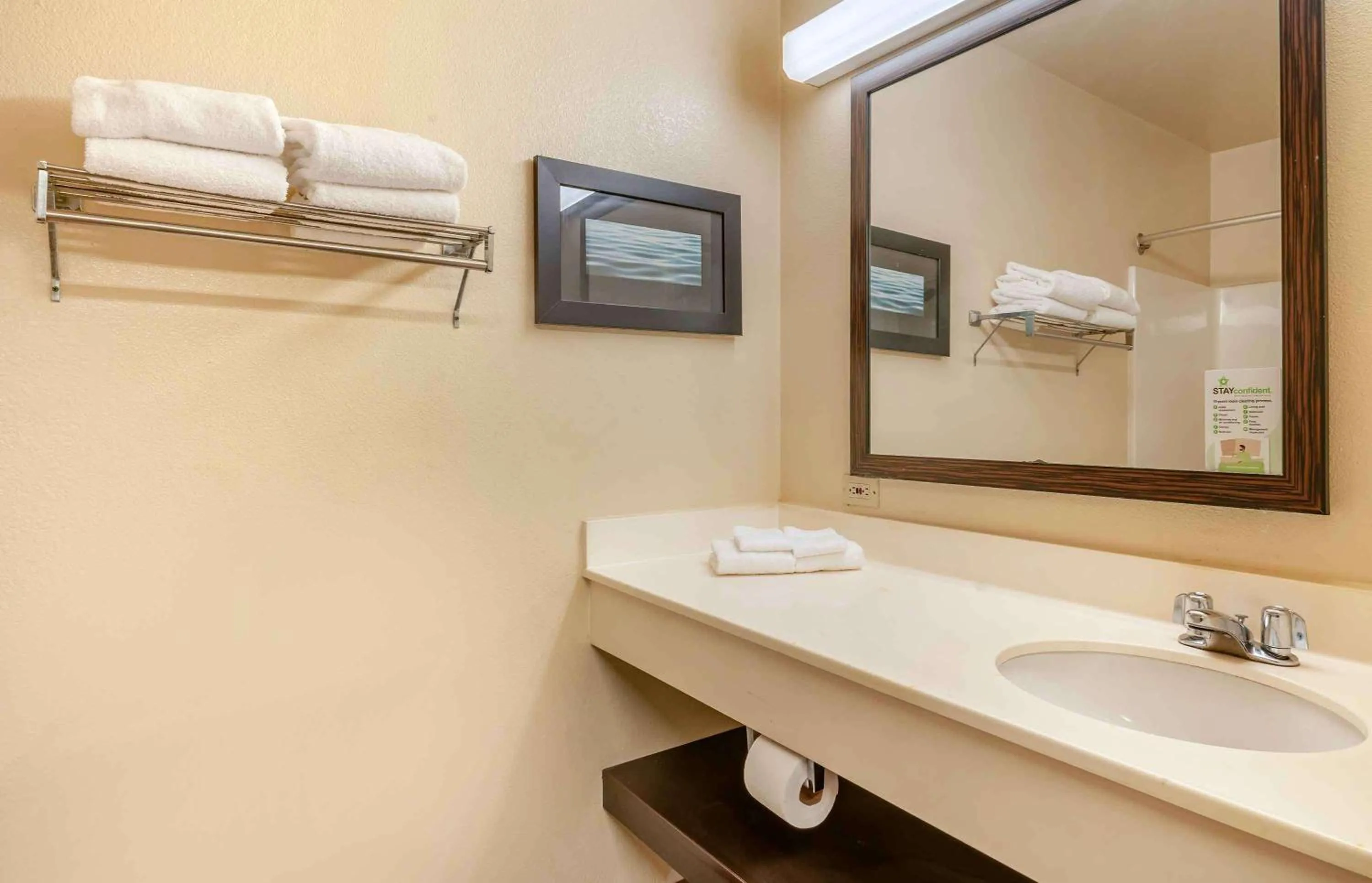 Bathroom in Extended Stay America Suites - Oakland - Emeryville