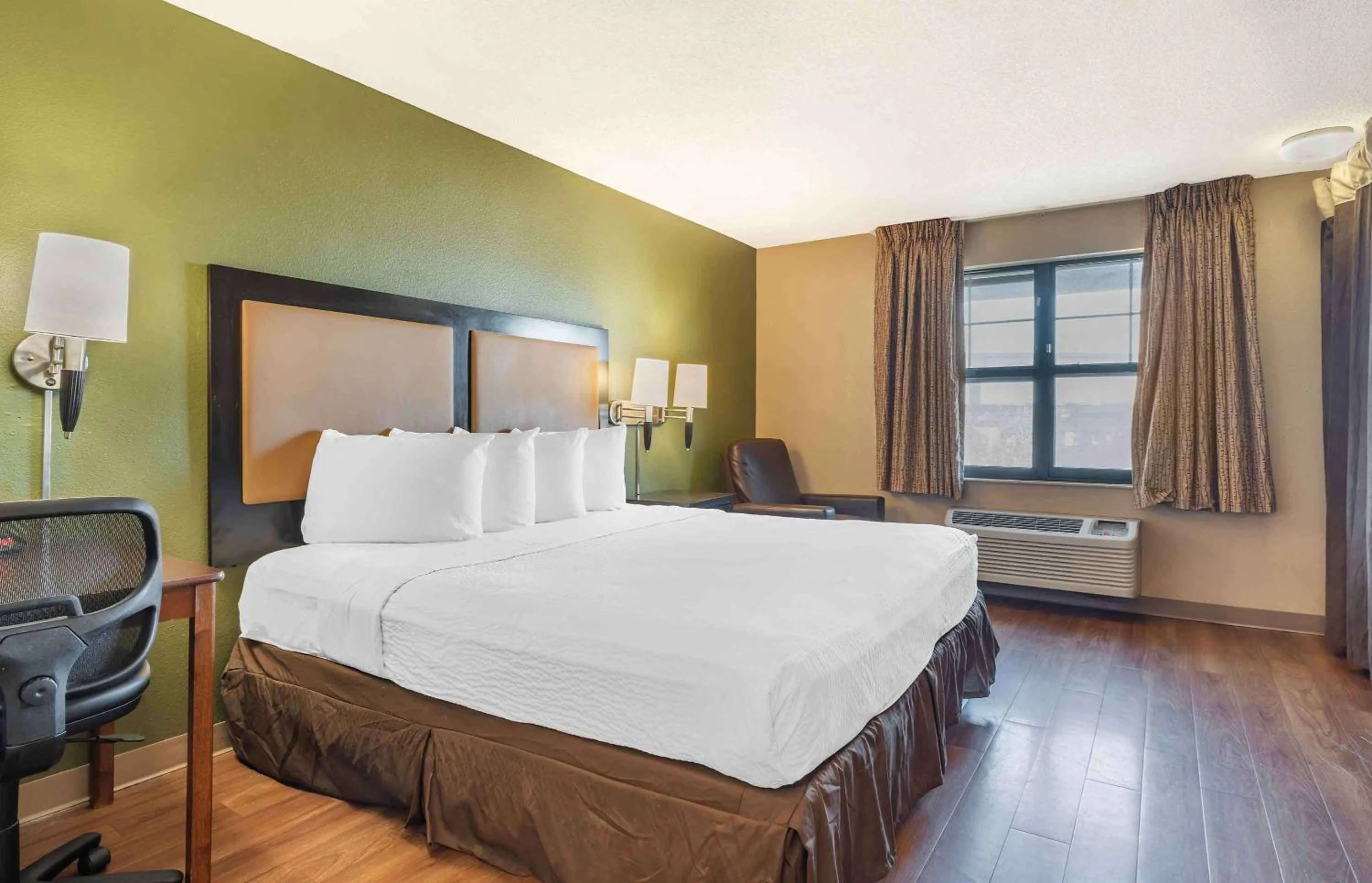 Bedroom in Extended Stay America Suites - Oakland - Emeryville