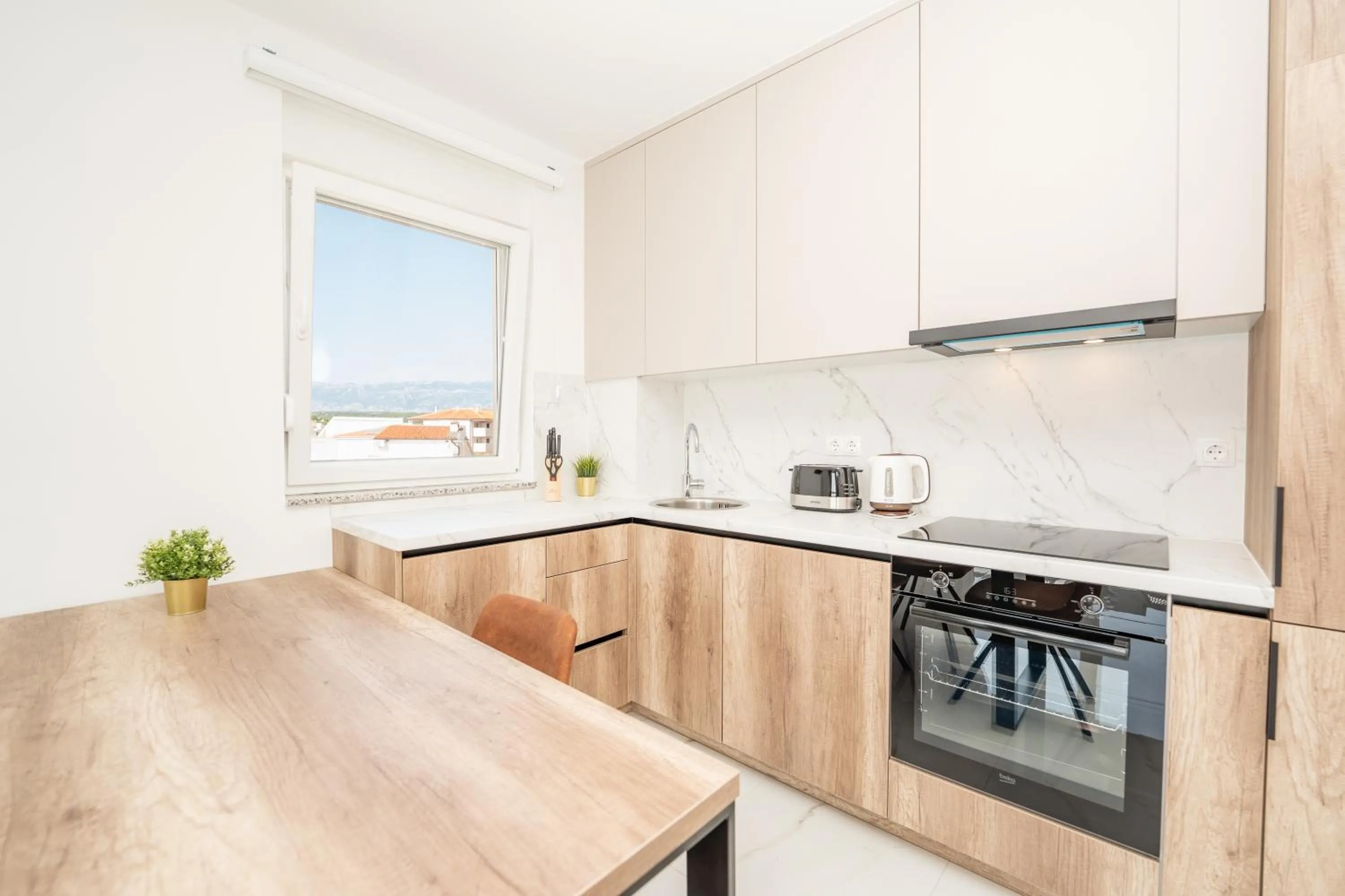 Kitchen or kitchenette in Poolside Hideout Apartments