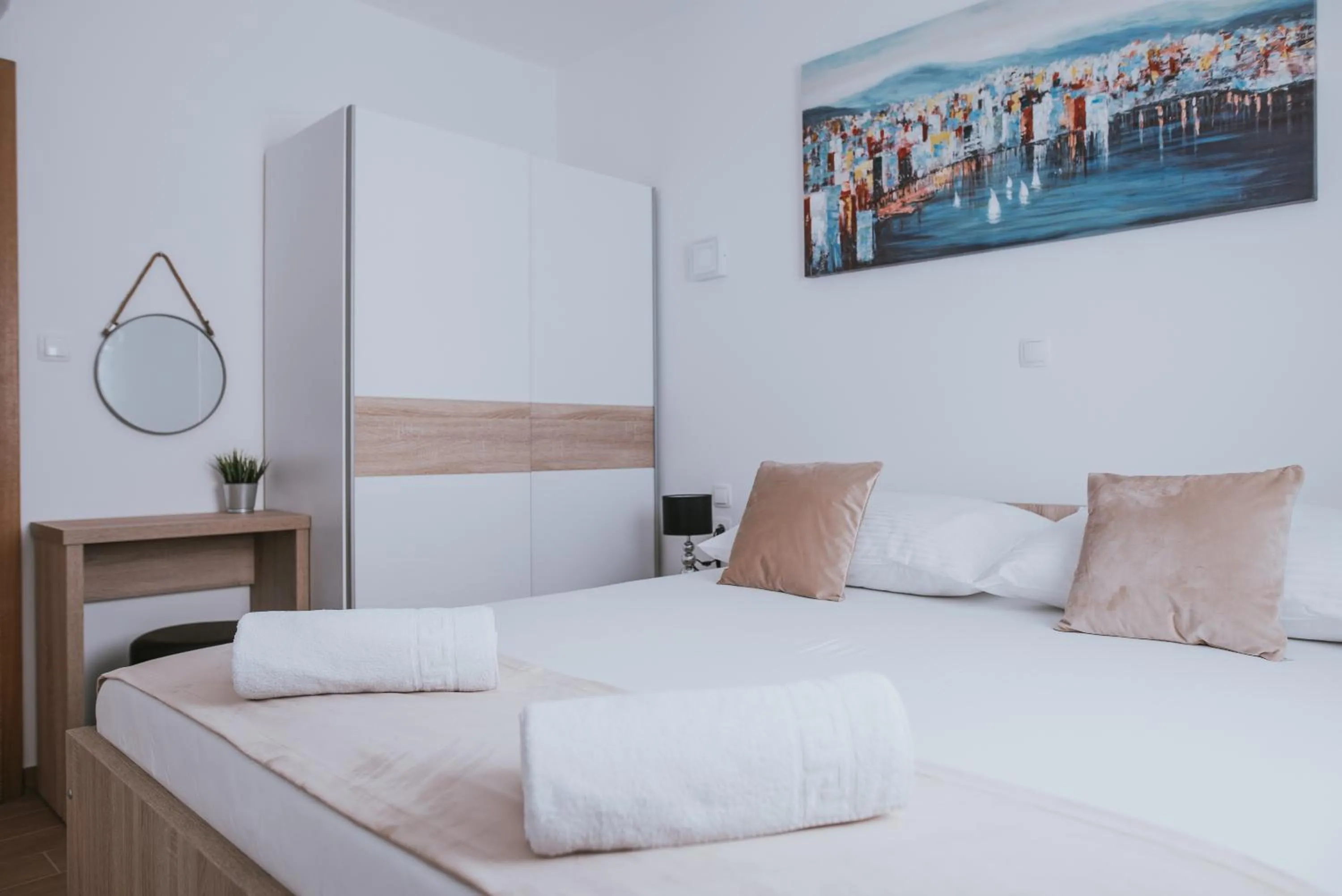 Bed in Poolside Hideout Apartments